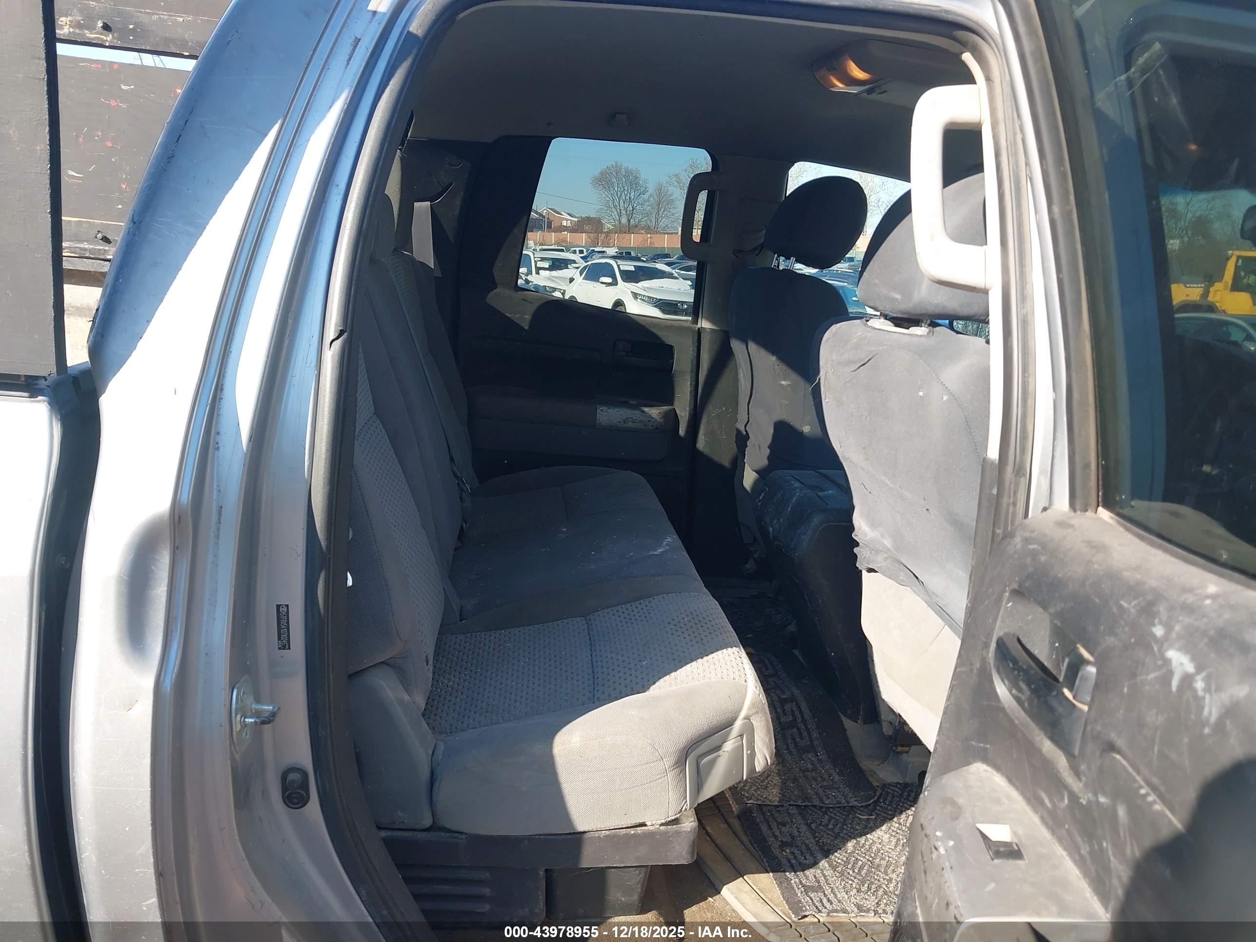 TOYOTA TUNDRA image 8
