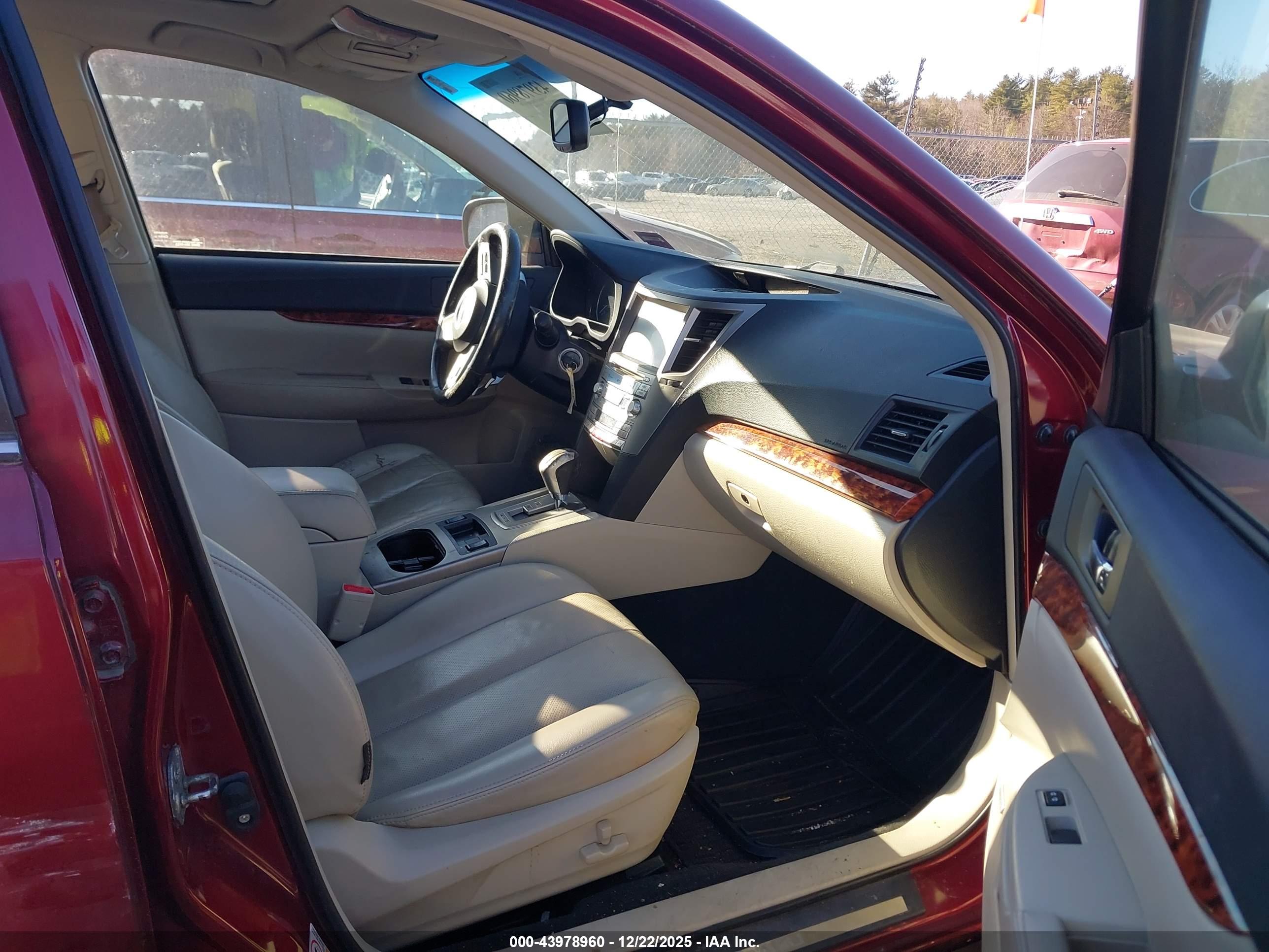 SUBARU OUTBACK image 5