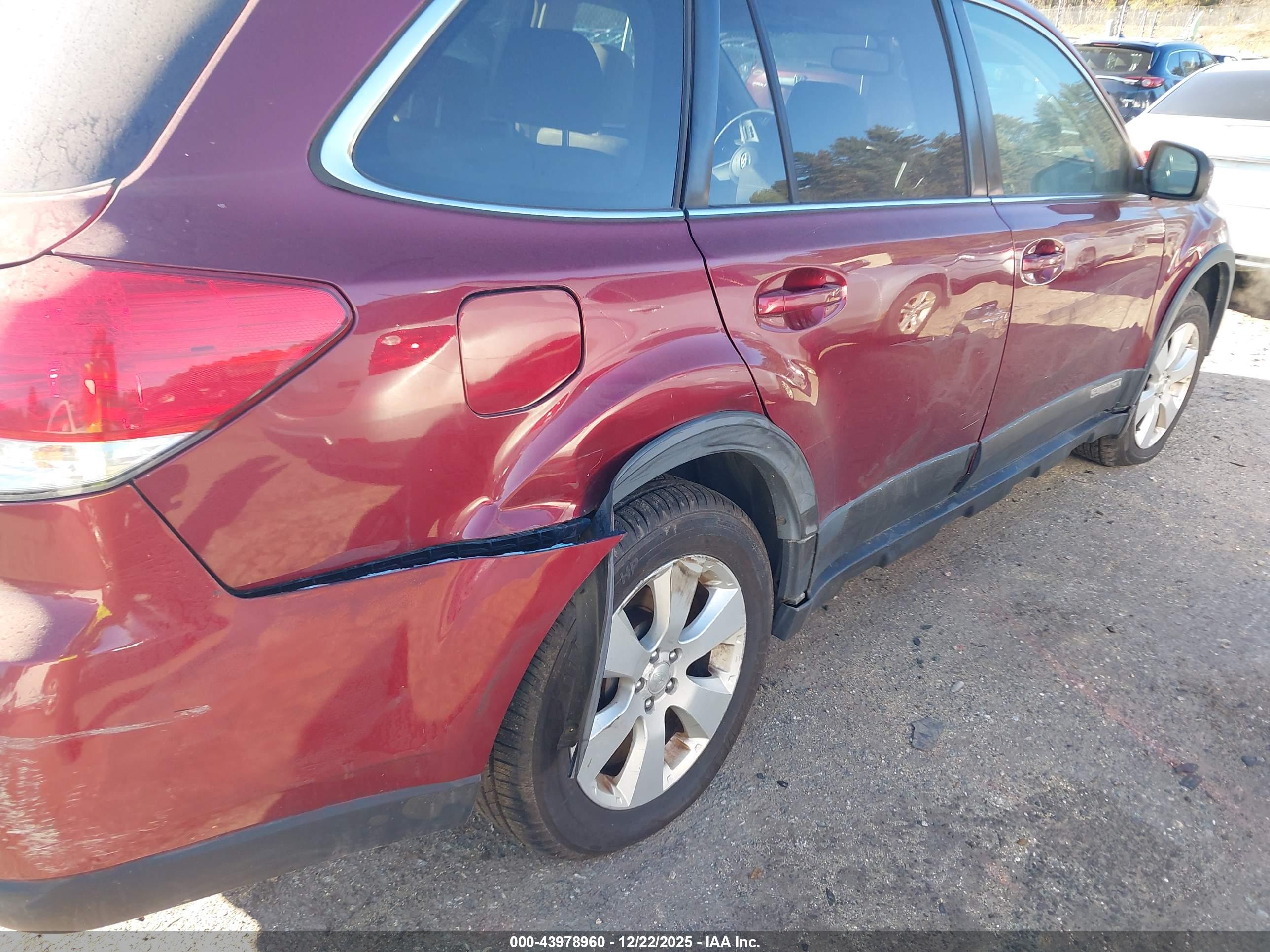 SUBARU OUTBACK image 6