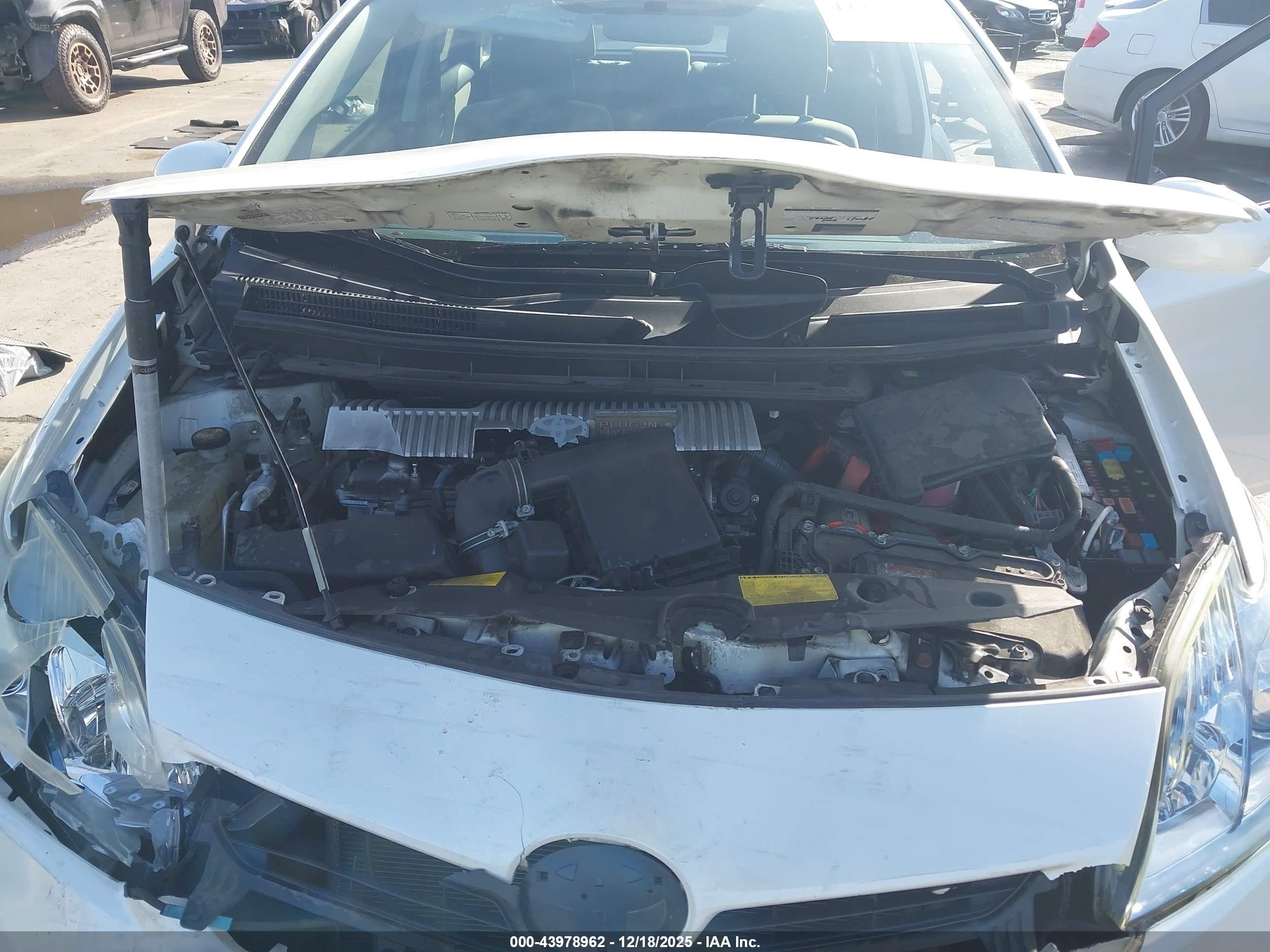 TOYOTA PRIUS image 10