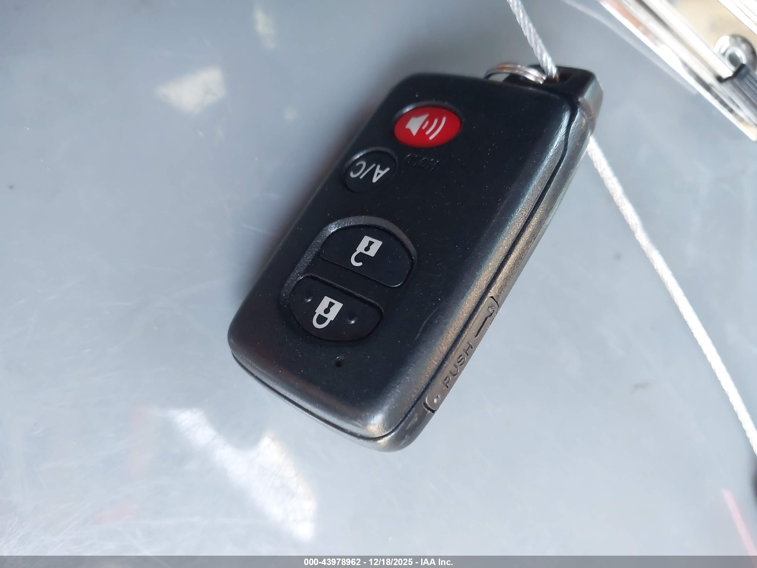 TOYOTA PRIUS image 11