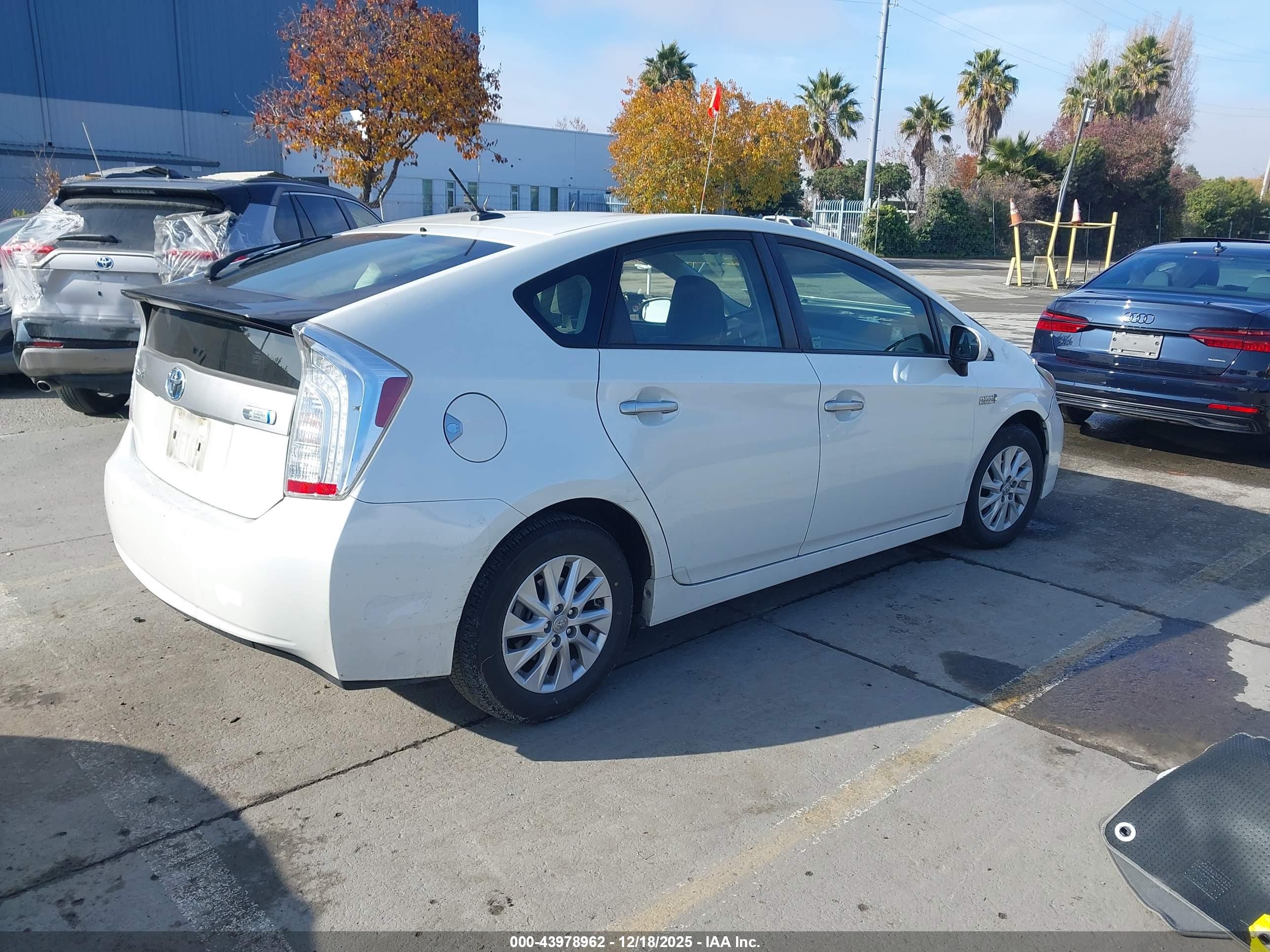 TOYOTA PRIUS image 4