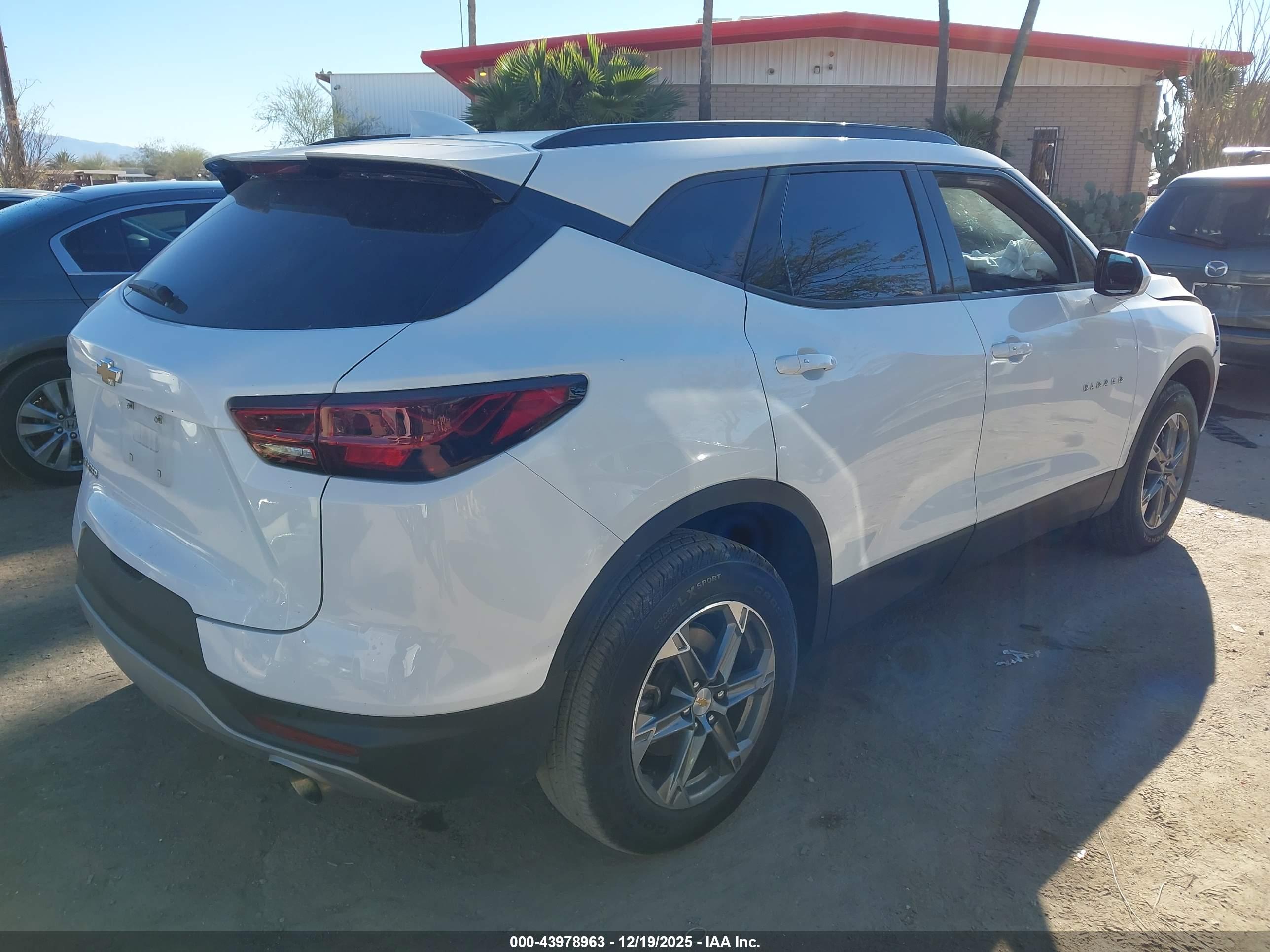 CHEVROLET BLAZER image 4