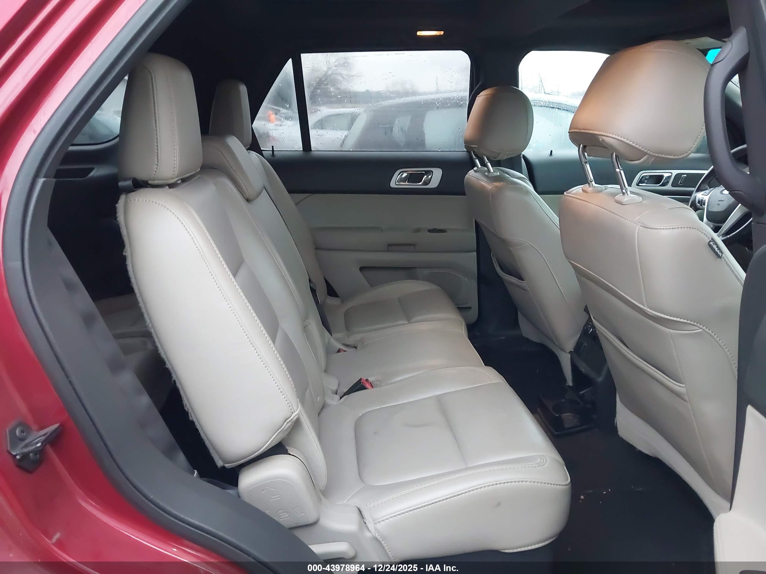 FORD EXPLORER image 8