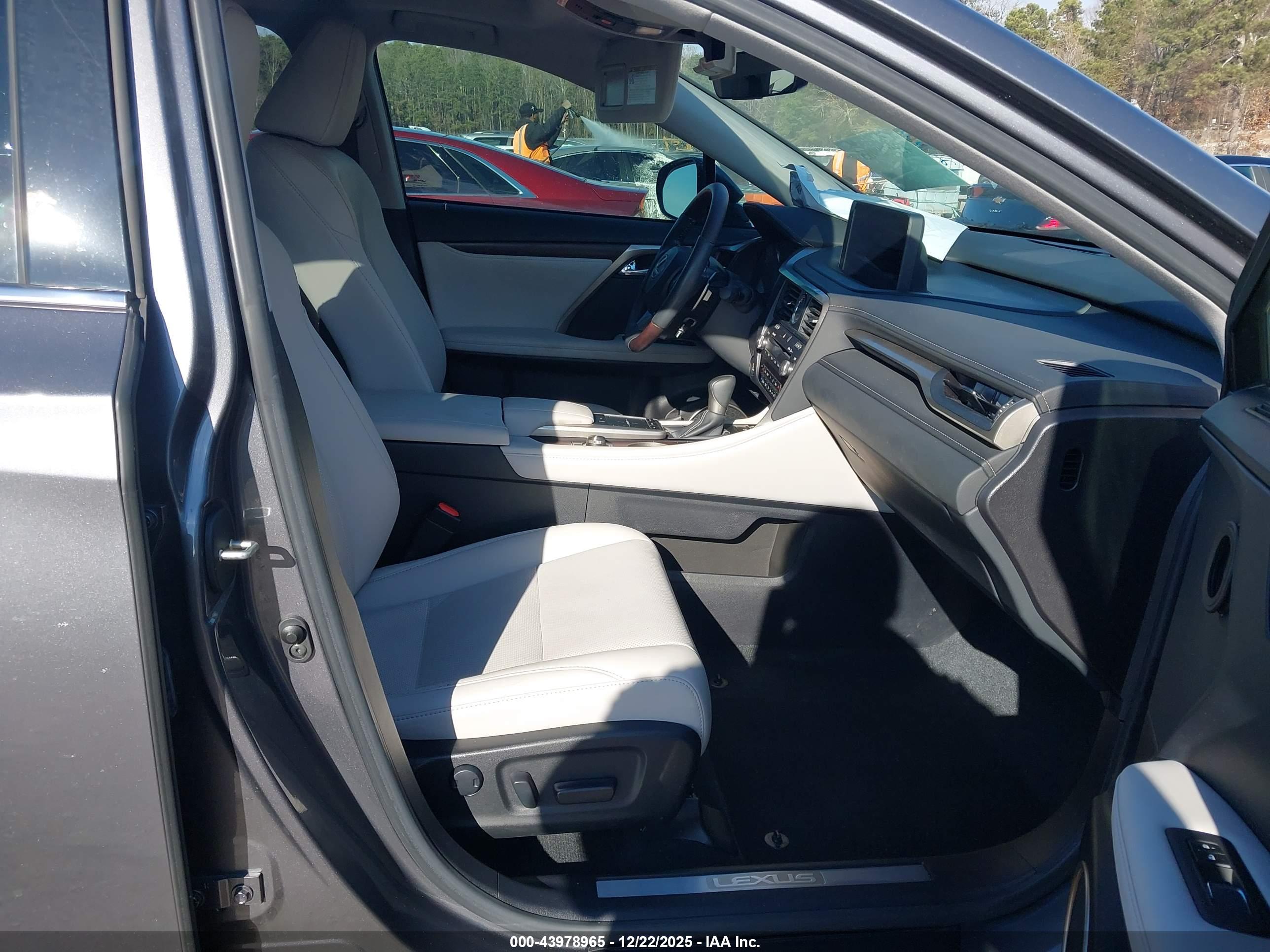 LEXUS RX image 5