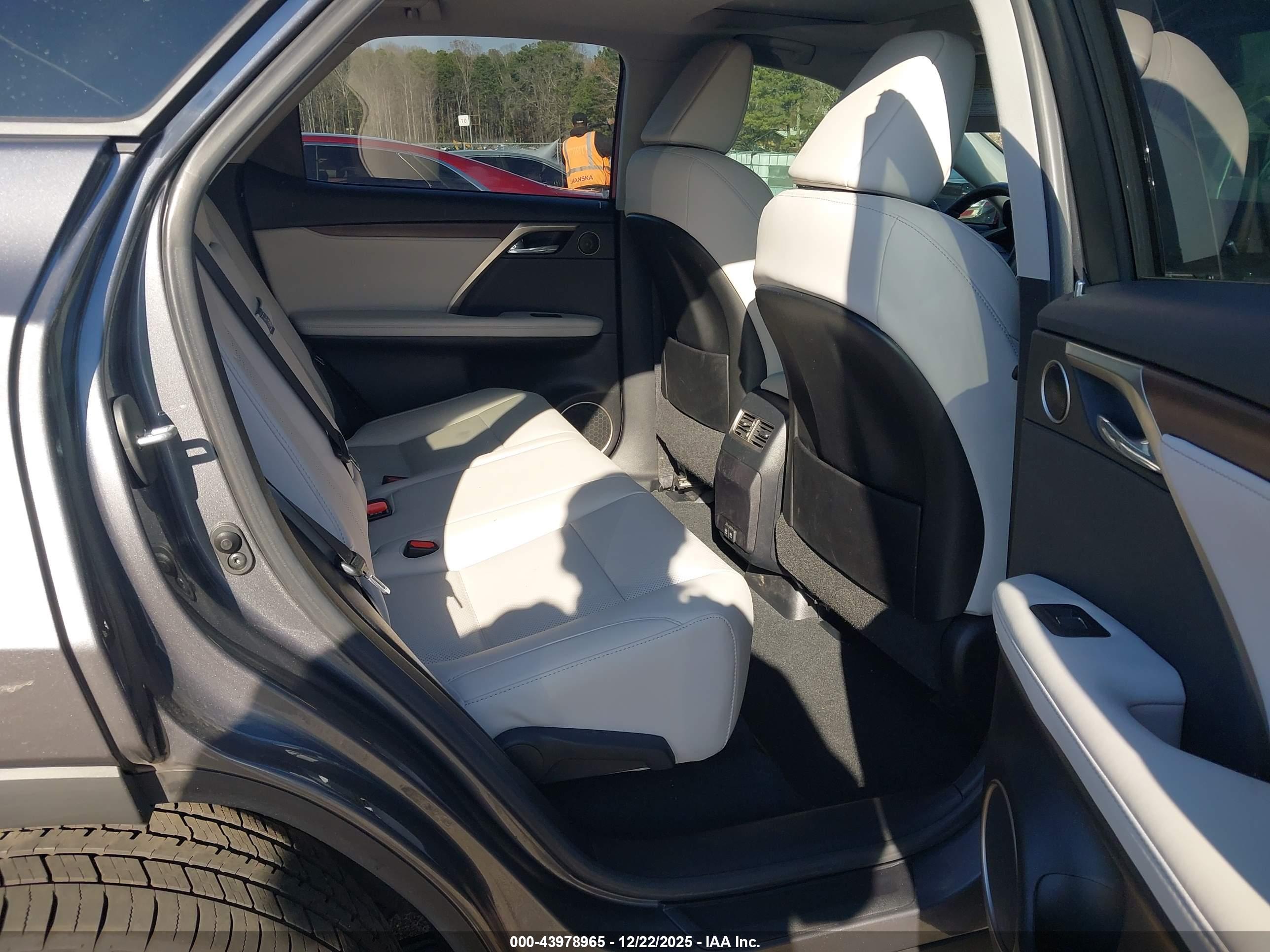 LEXUS RX image 8