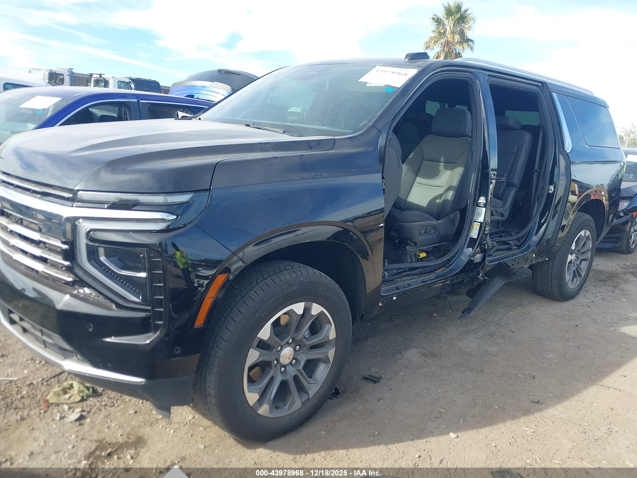 CHEVROLET SUBURBAN image 2