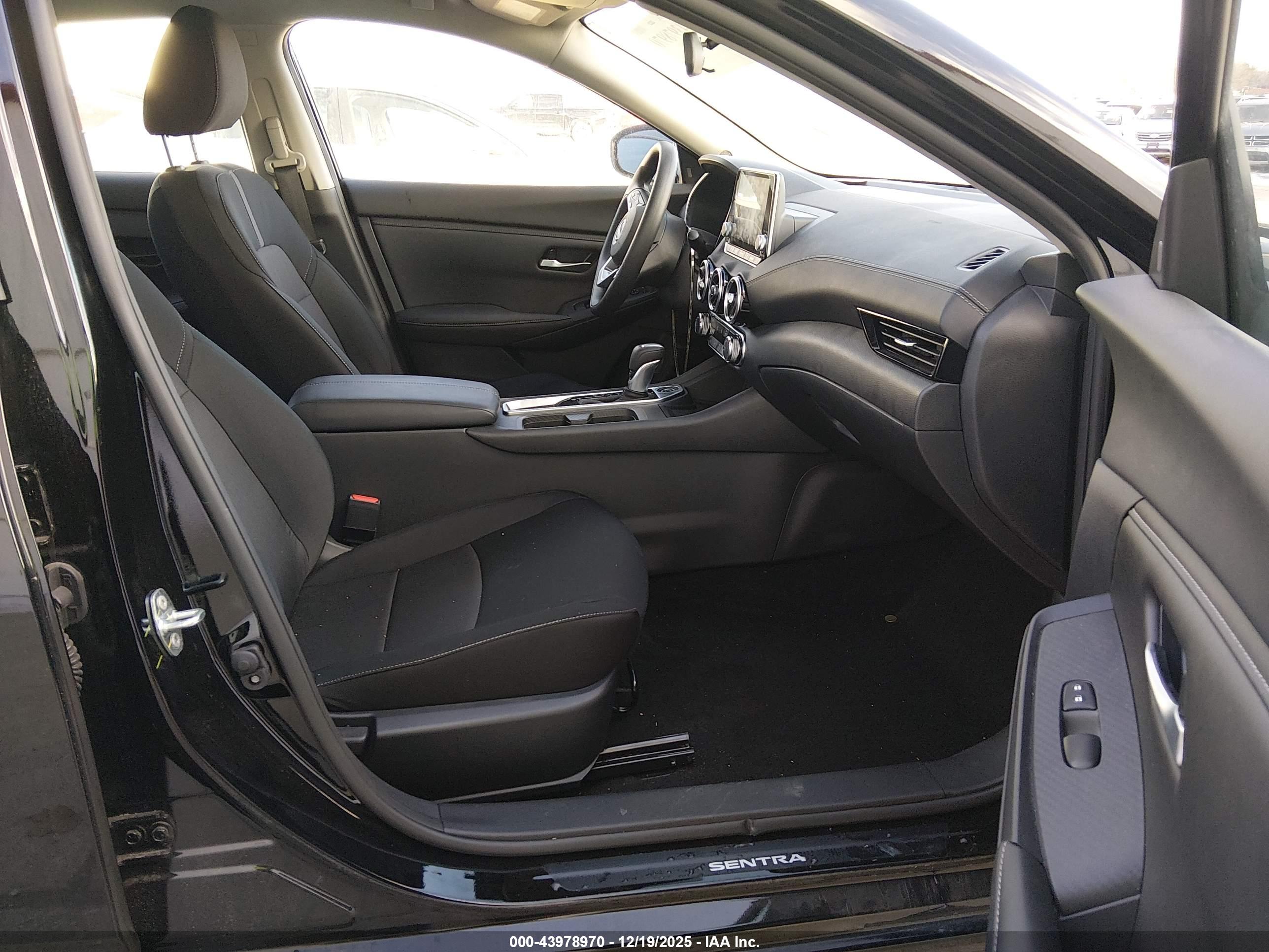 NISSAN SENTRA image 5