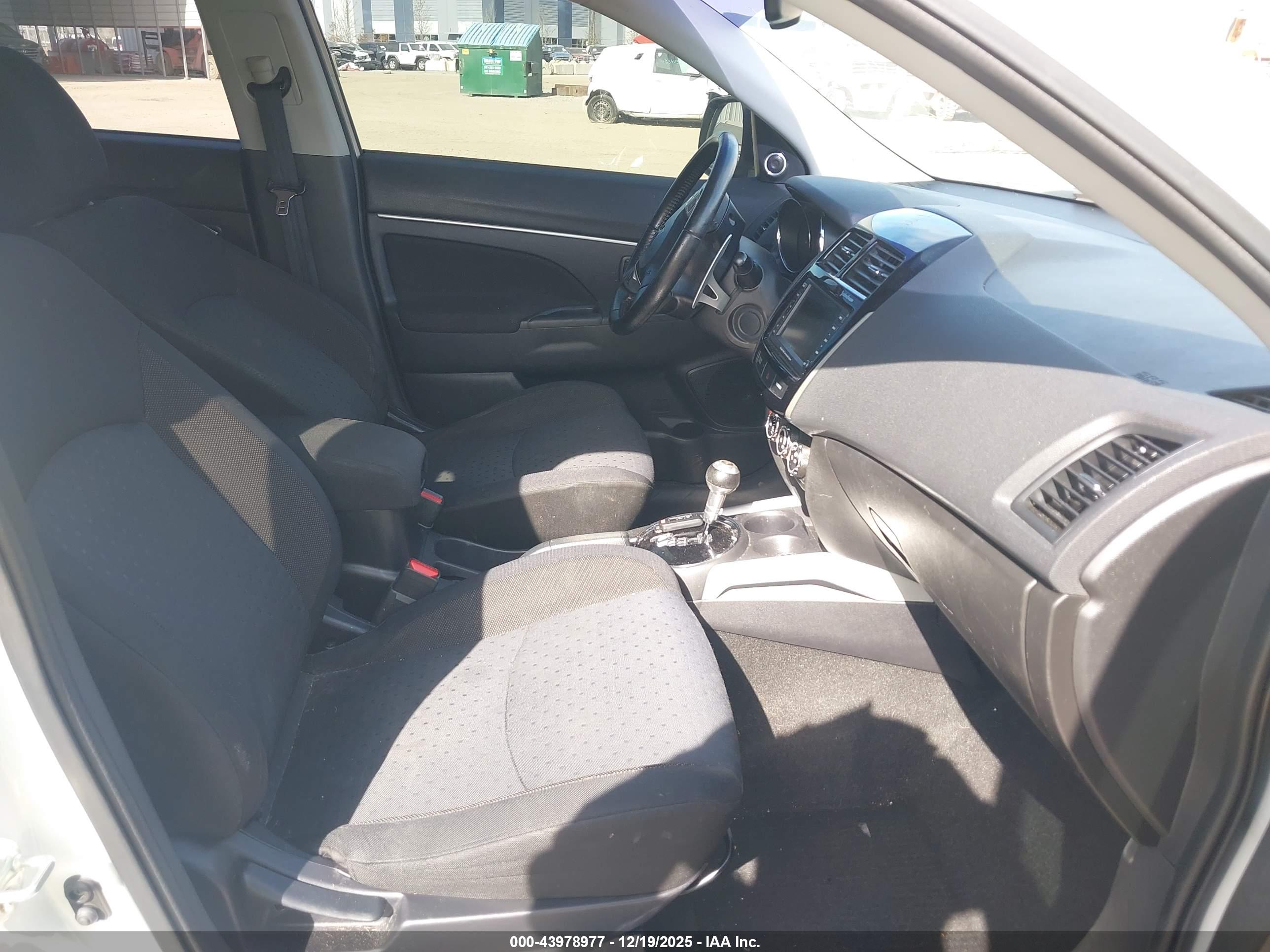 MITSUBISHI OUTLANDER image 5