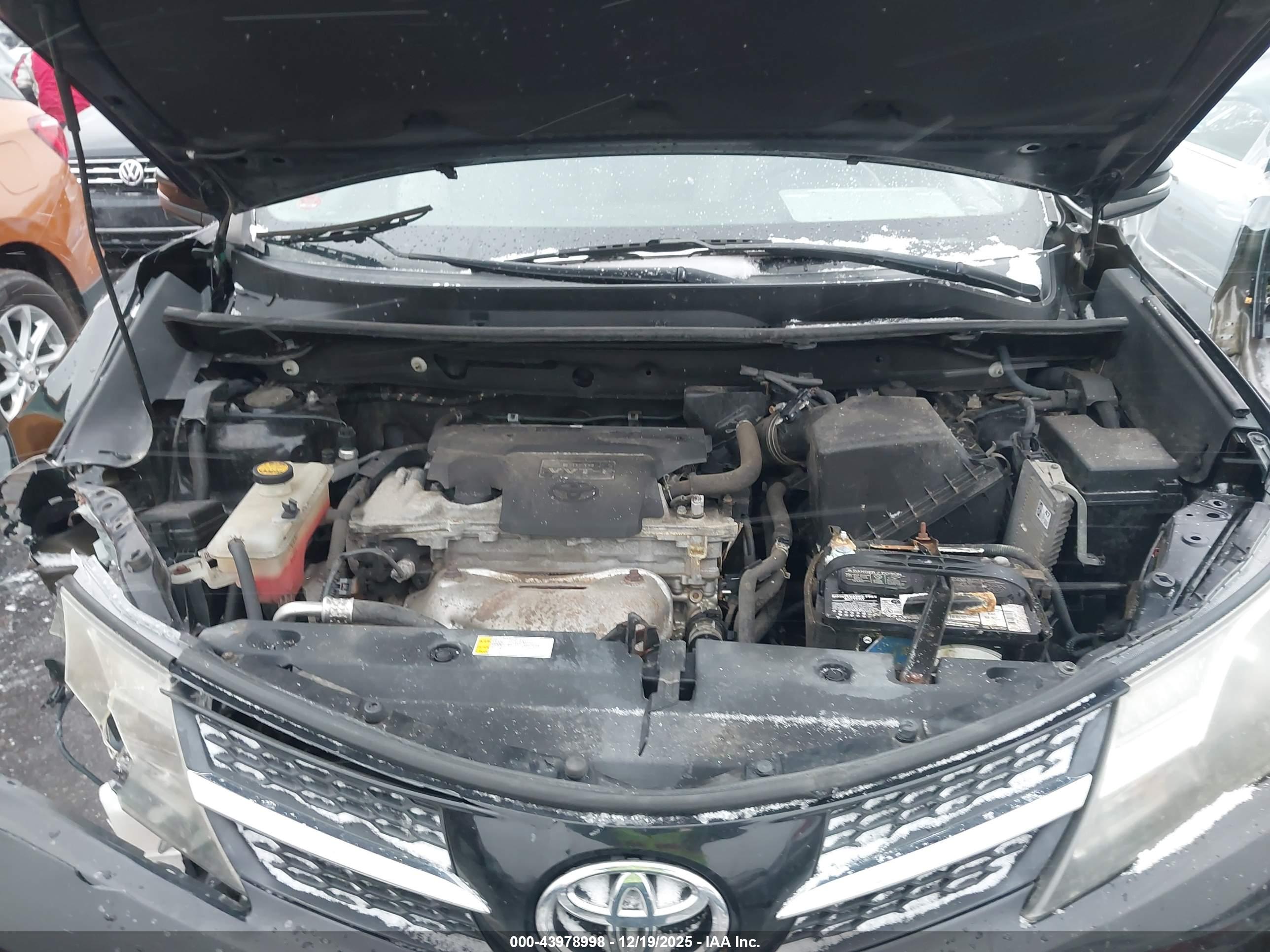 TOYOTA RAV4 image 10