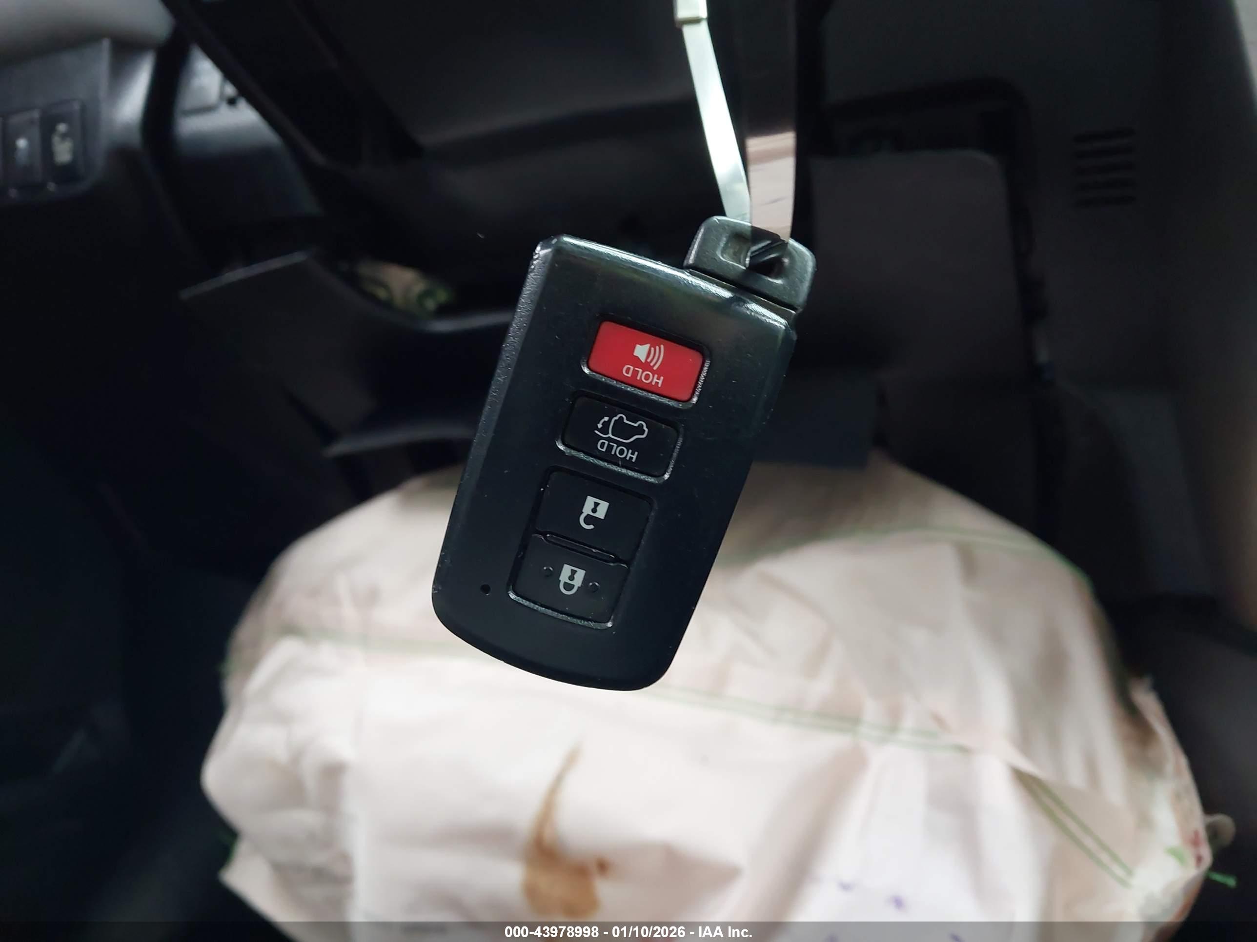 TOYOTA RAV4 image 11