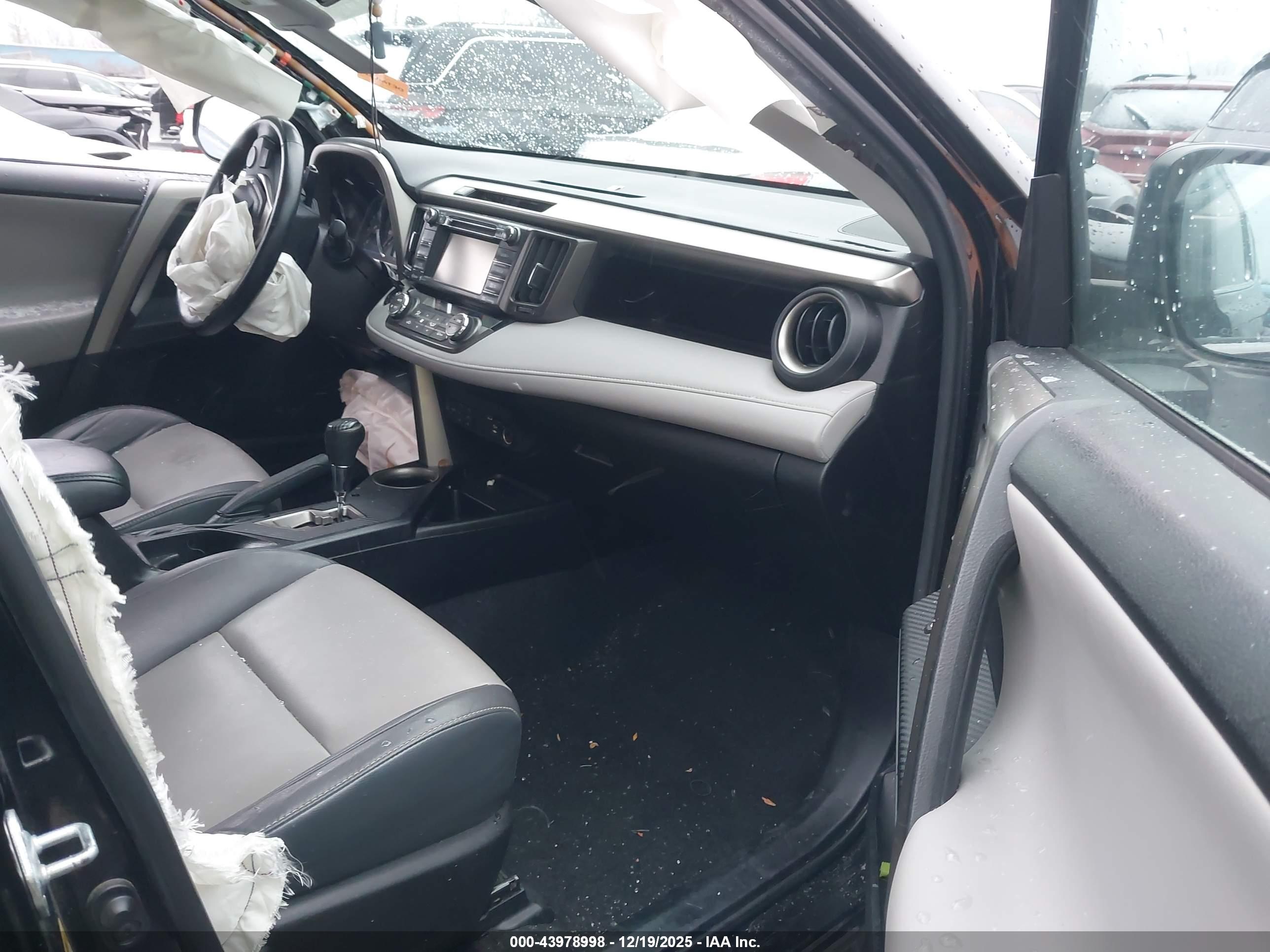 TOYOTA RAV4 image 5