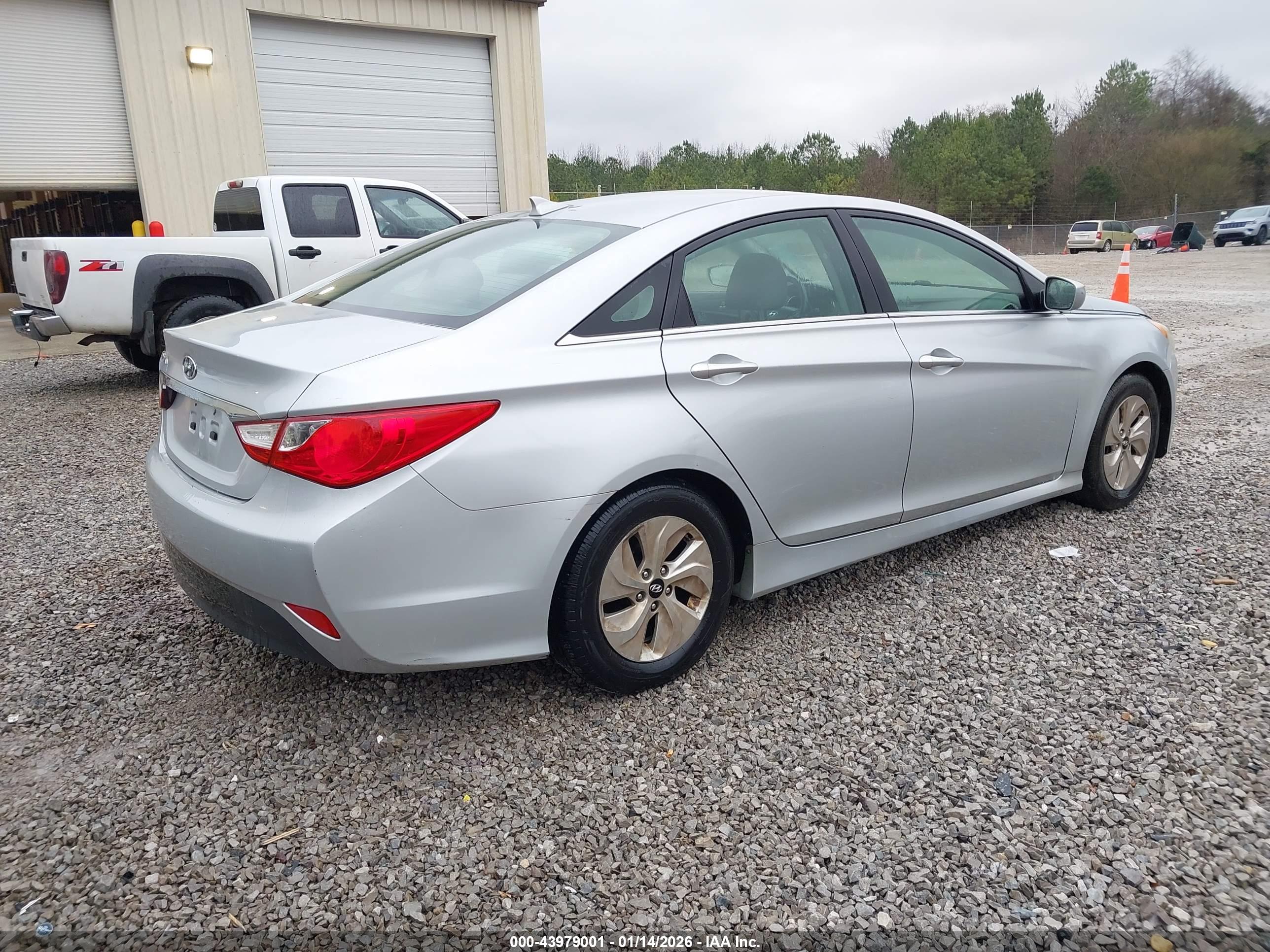 HYUNDAI SONATA image 4