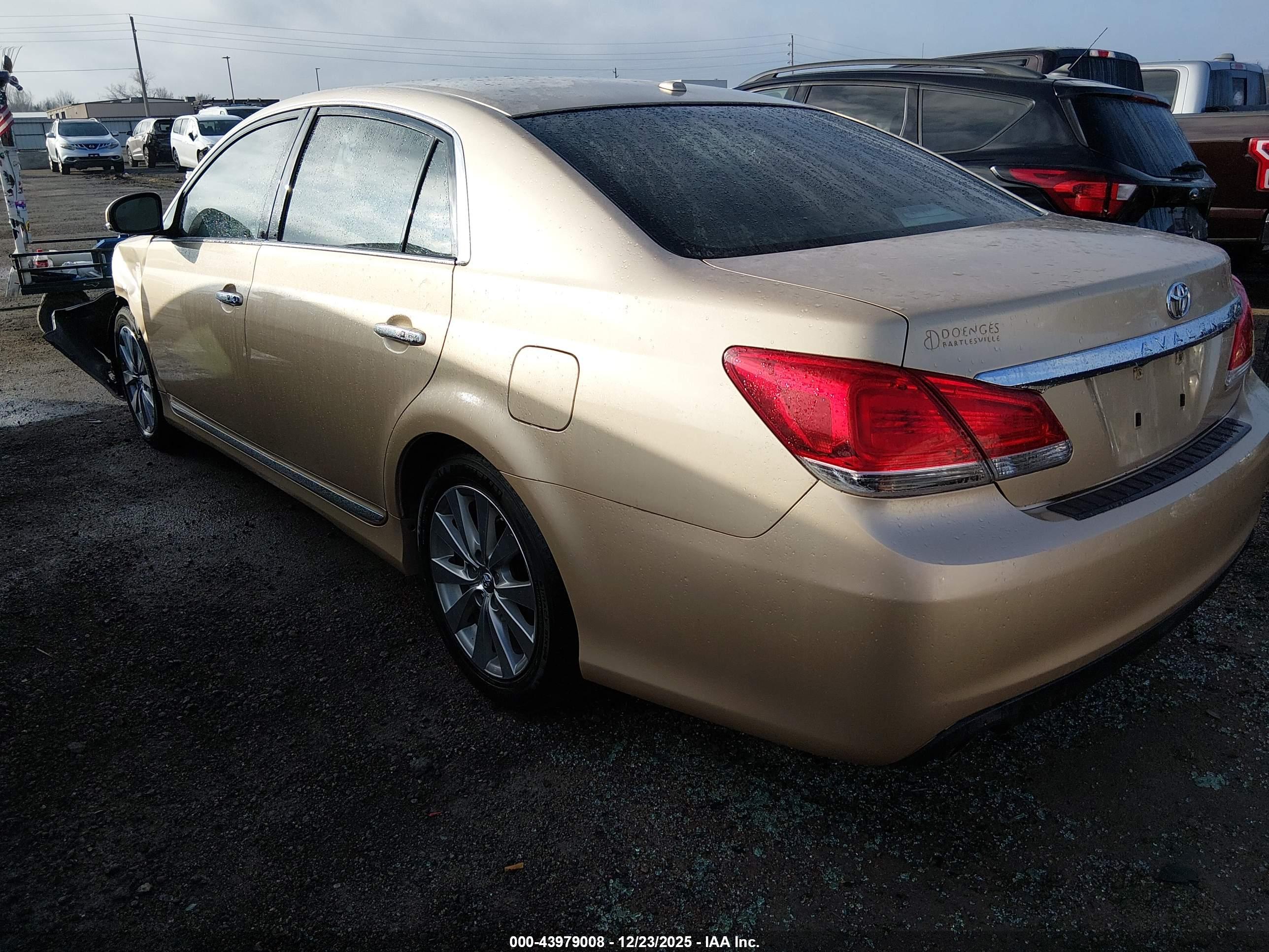 TOYOTA AVALON image 3