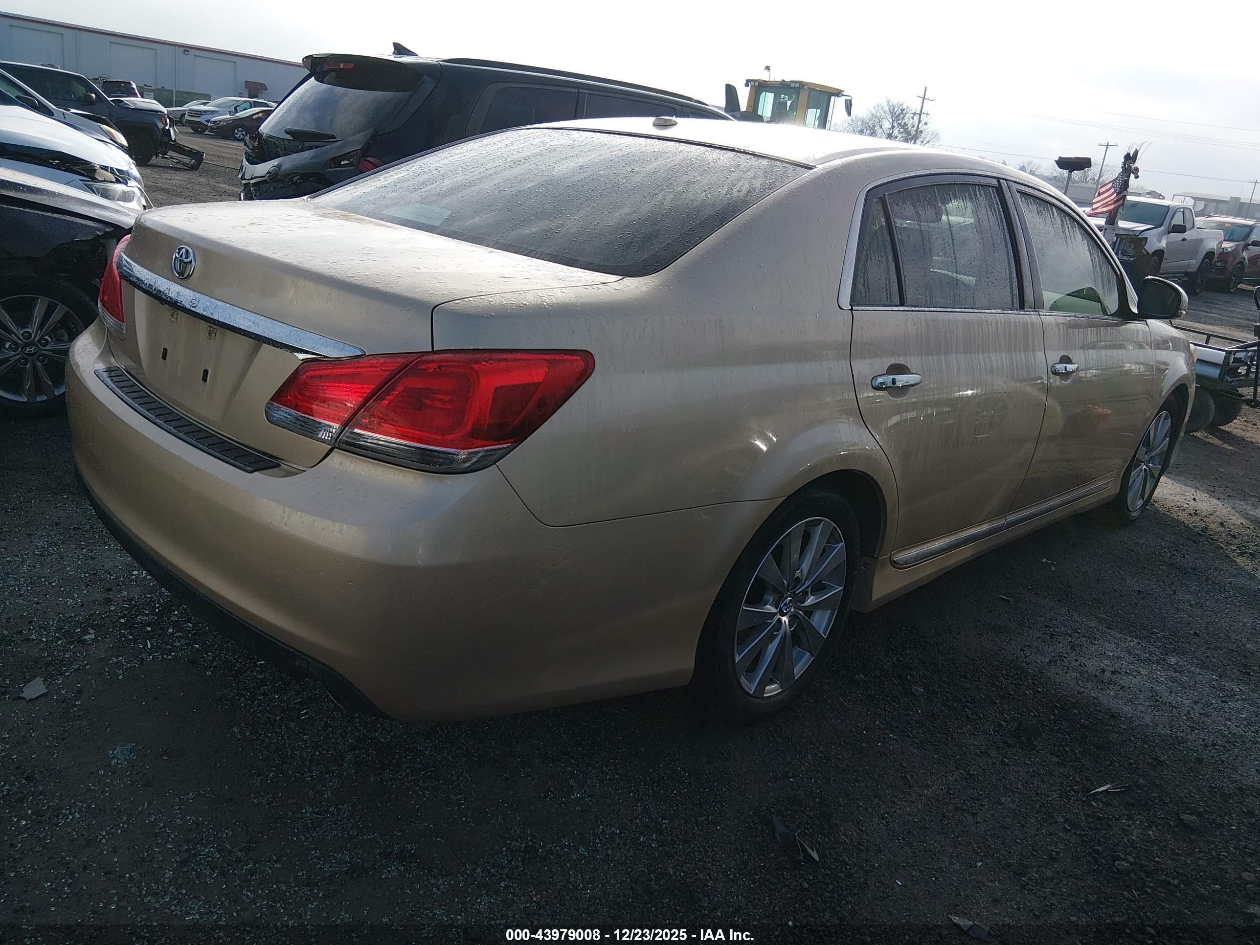 TOYOTA AVALON image 4