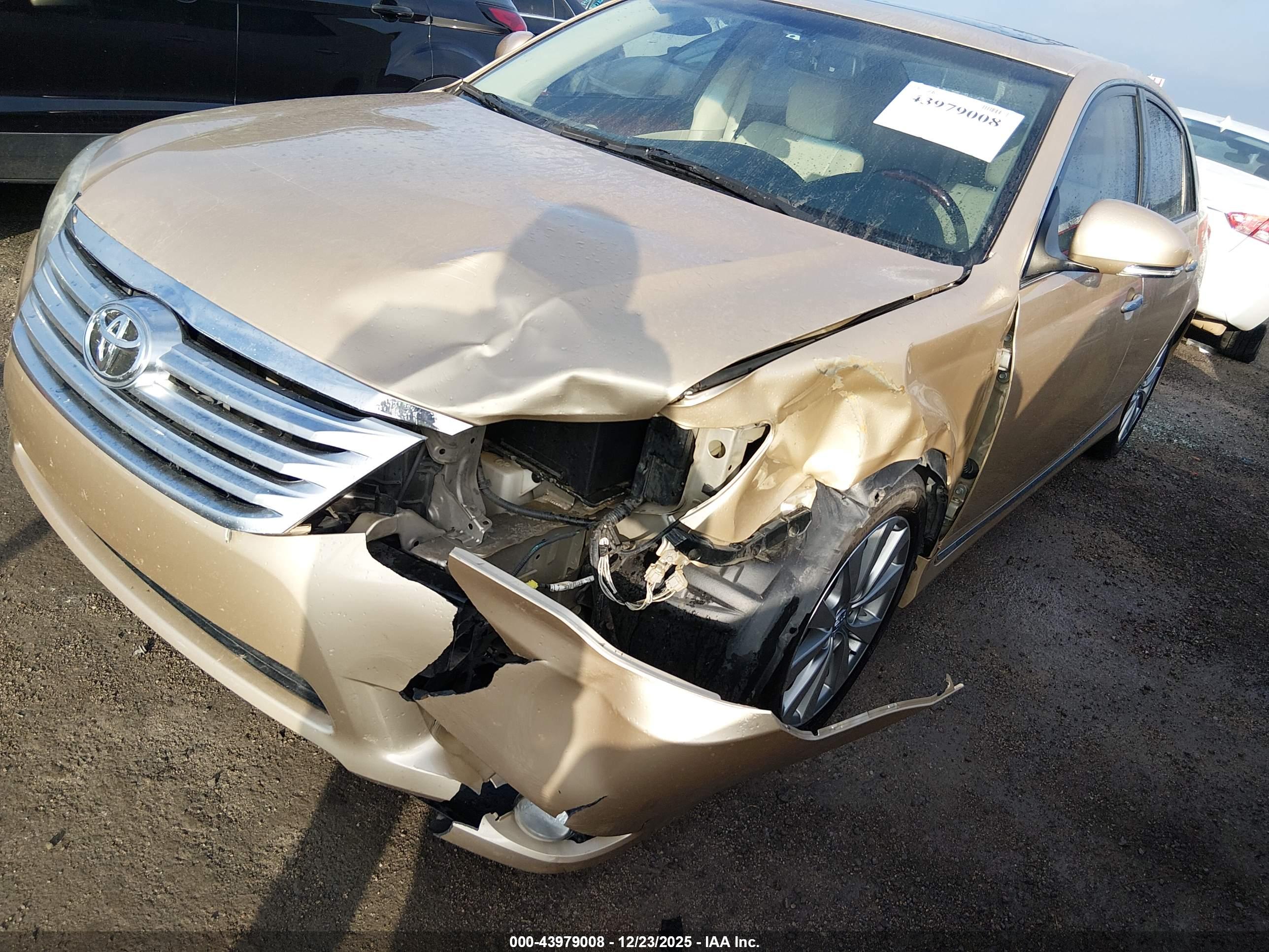 TOYOTA AVALON image 6