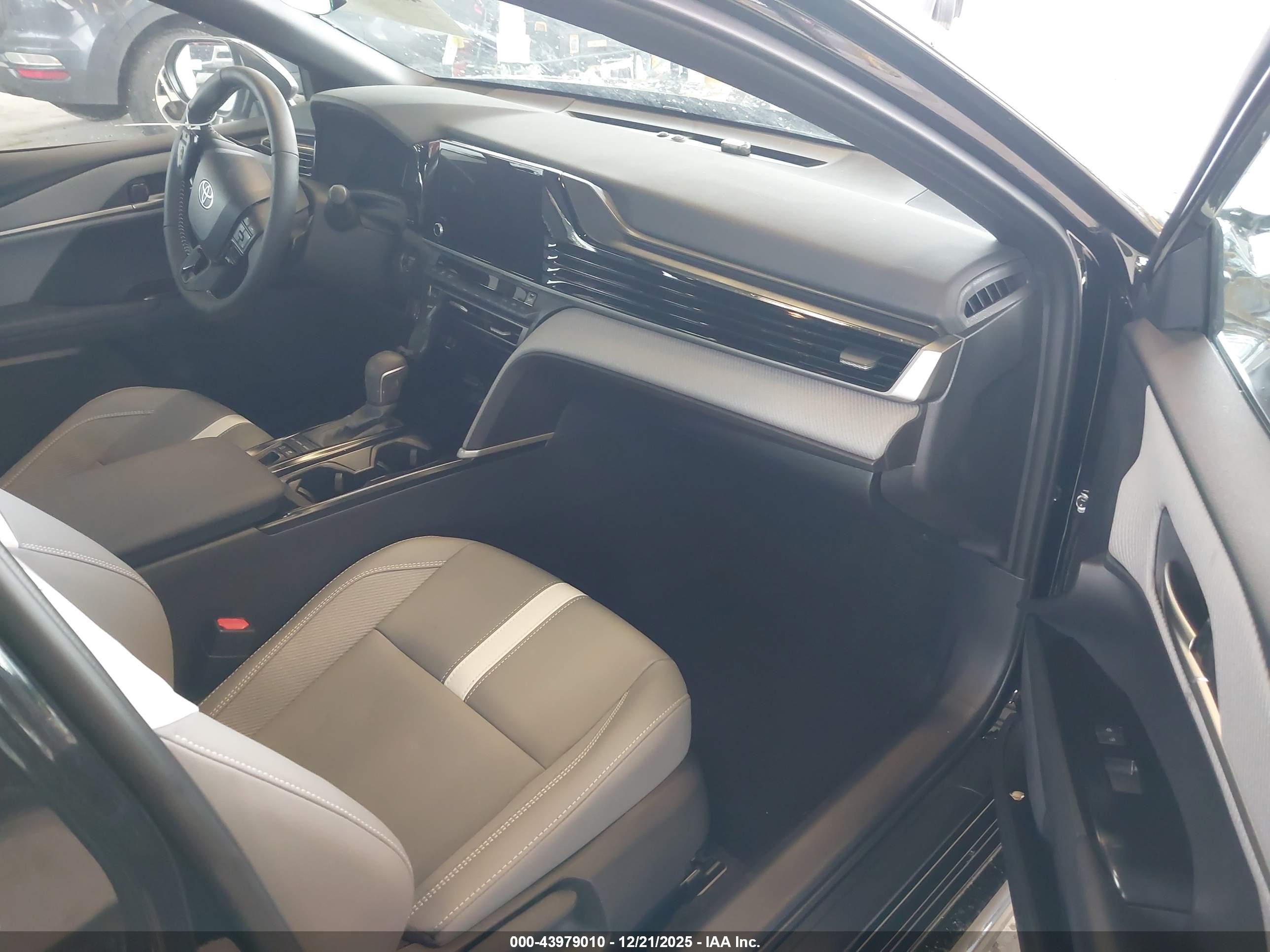 TOYOTA CAMRY image 5