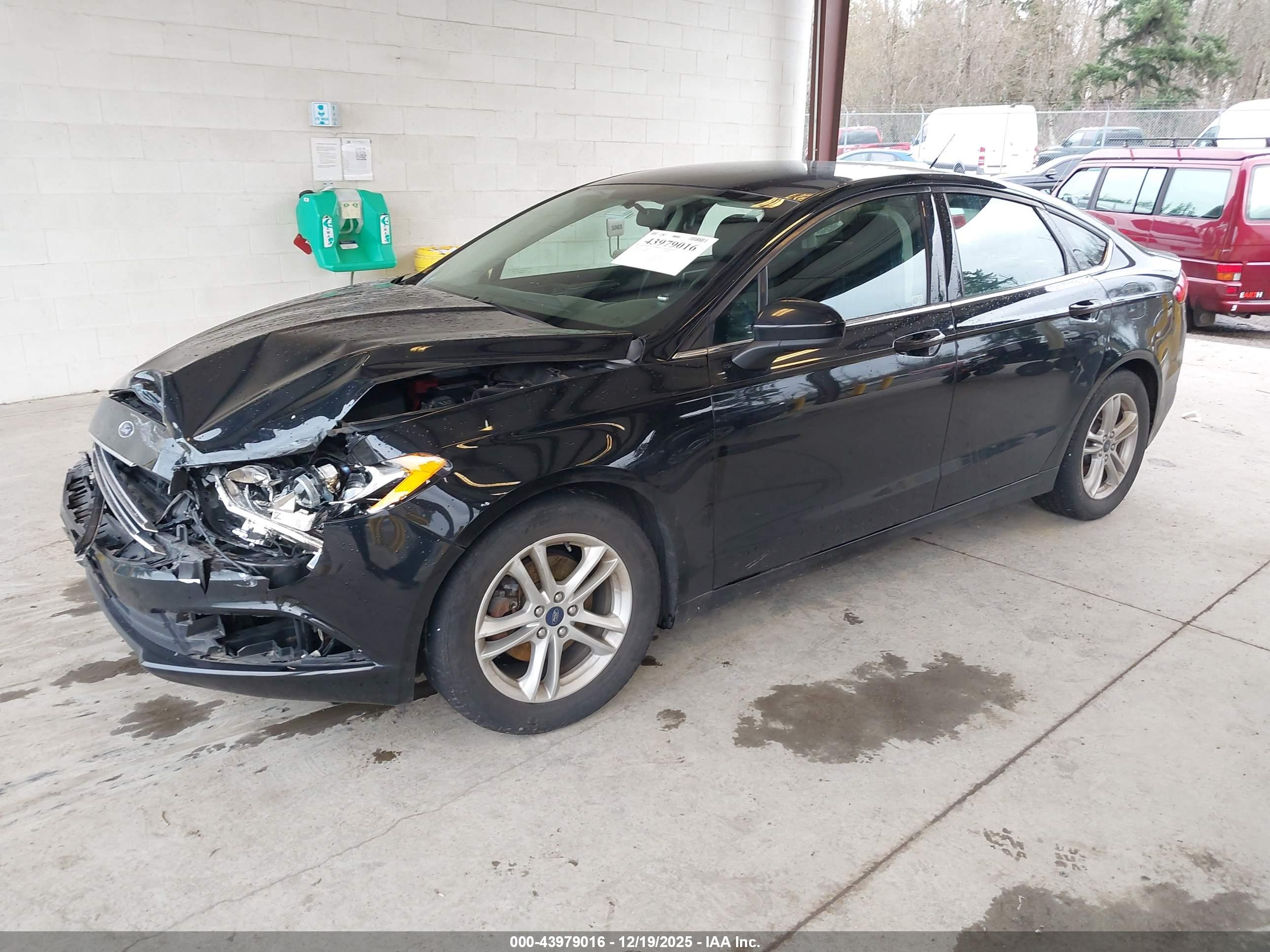 FORD FUSION image 2
