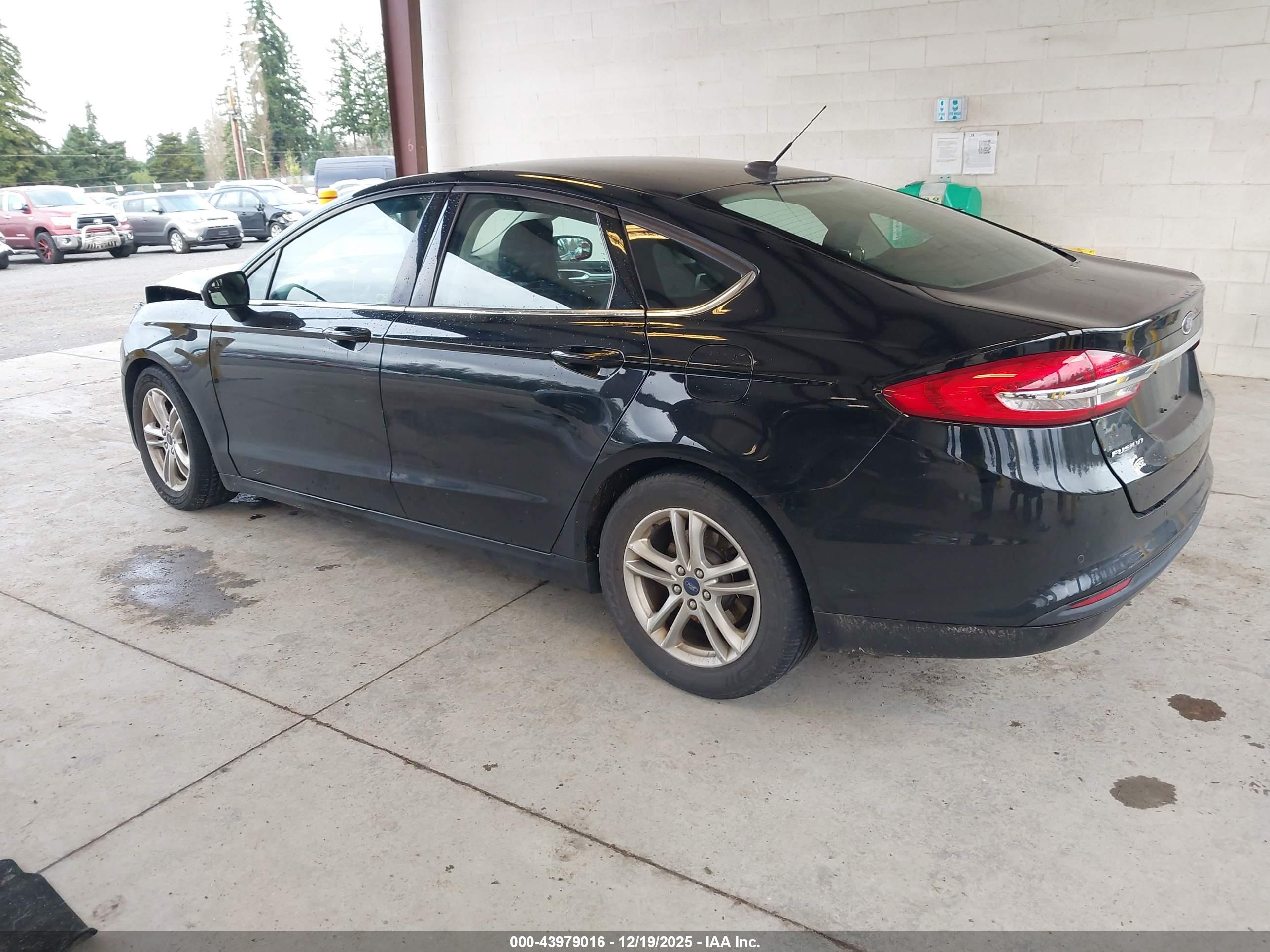 FORD FUSION image 3
