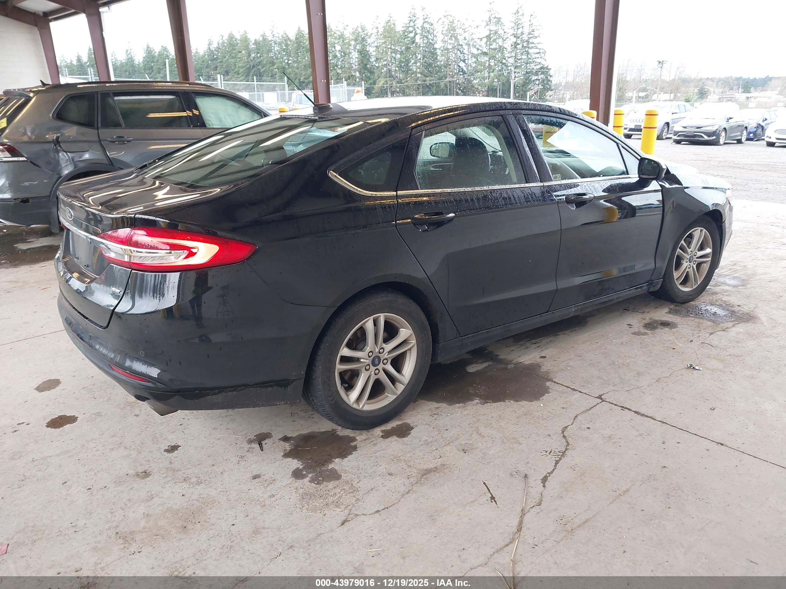 FORD FUSION image 4