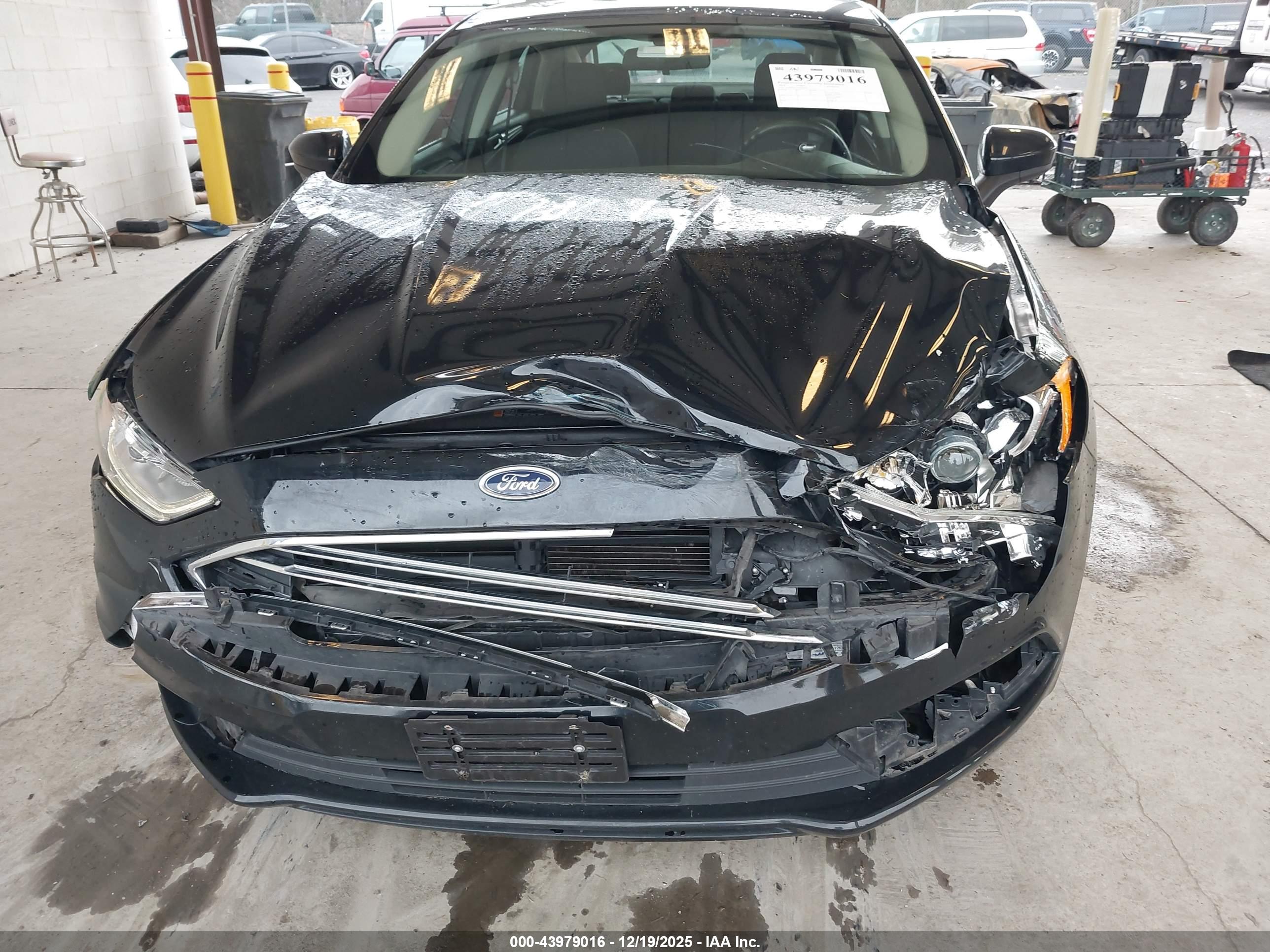 FORD FUSION image 6