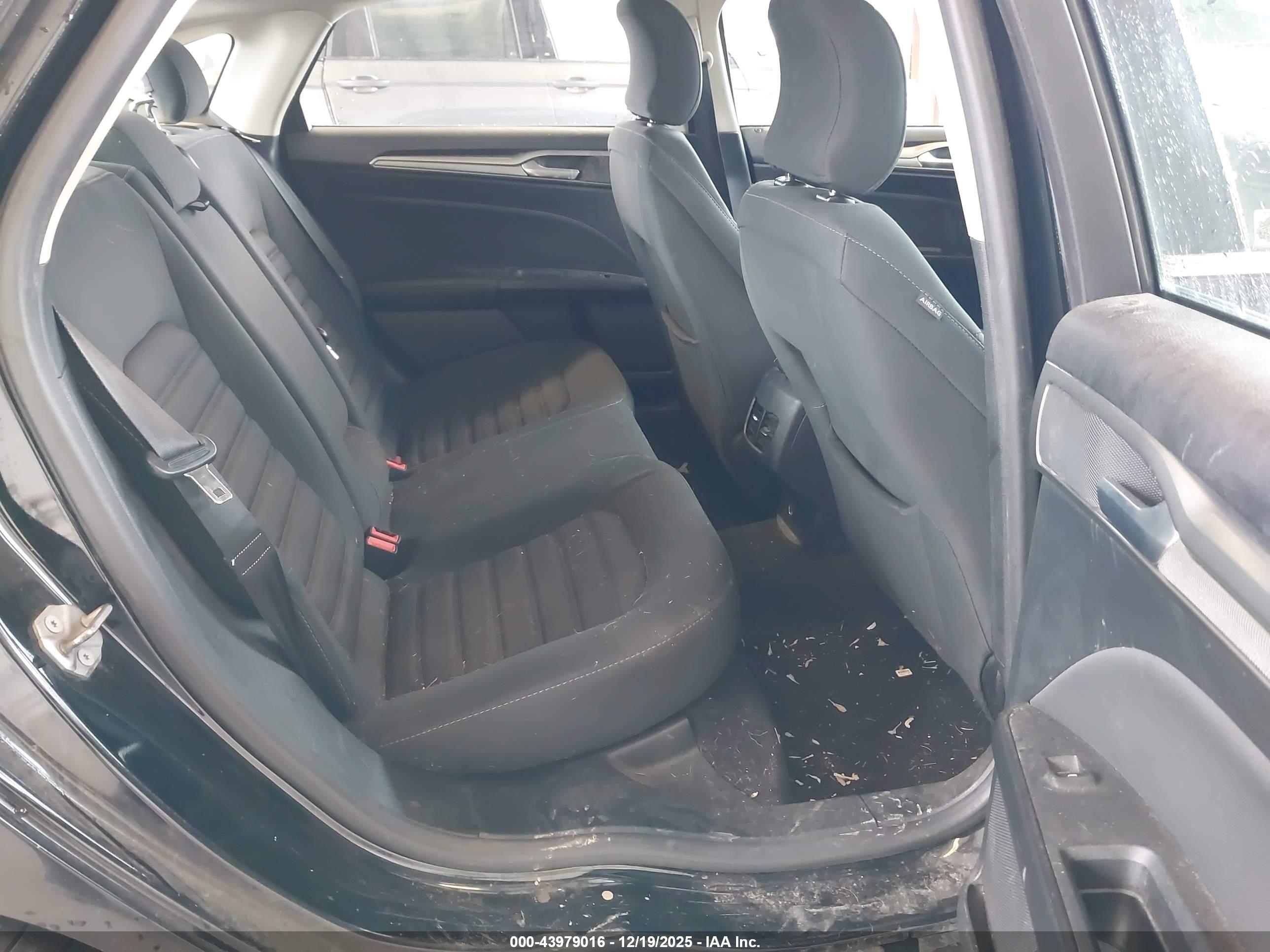 FORD FUSION image 8