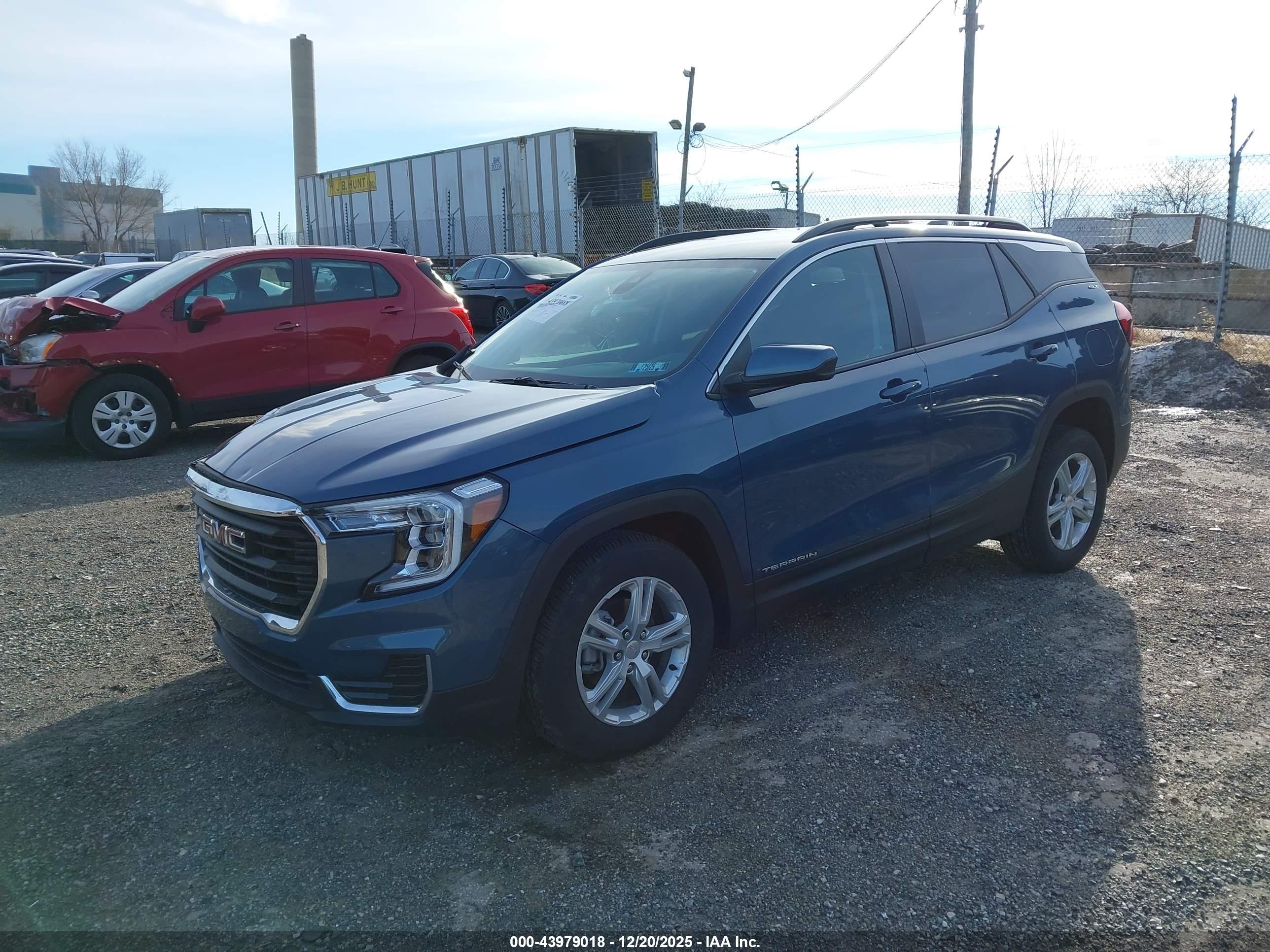 GMC TERRAIN image 2