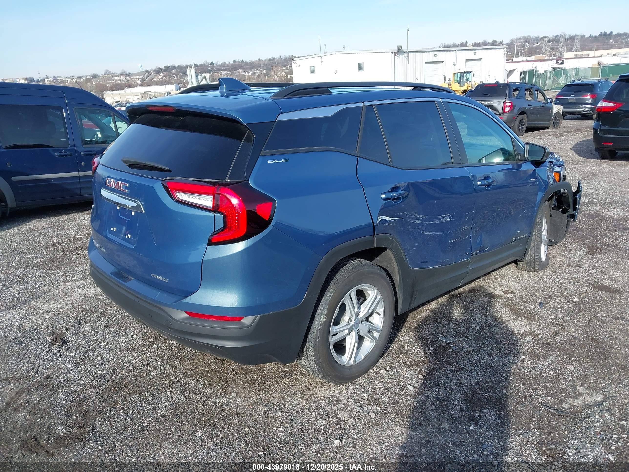 GMC TERRAIN image 4