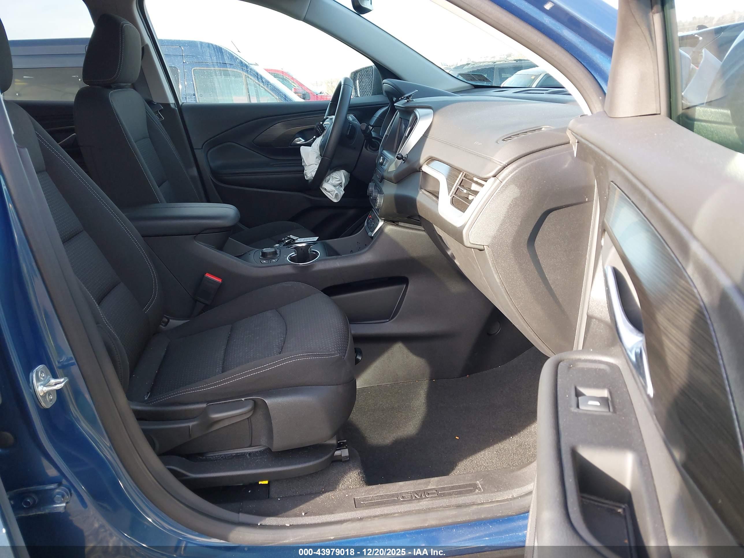 GMC TERRAIN image 5