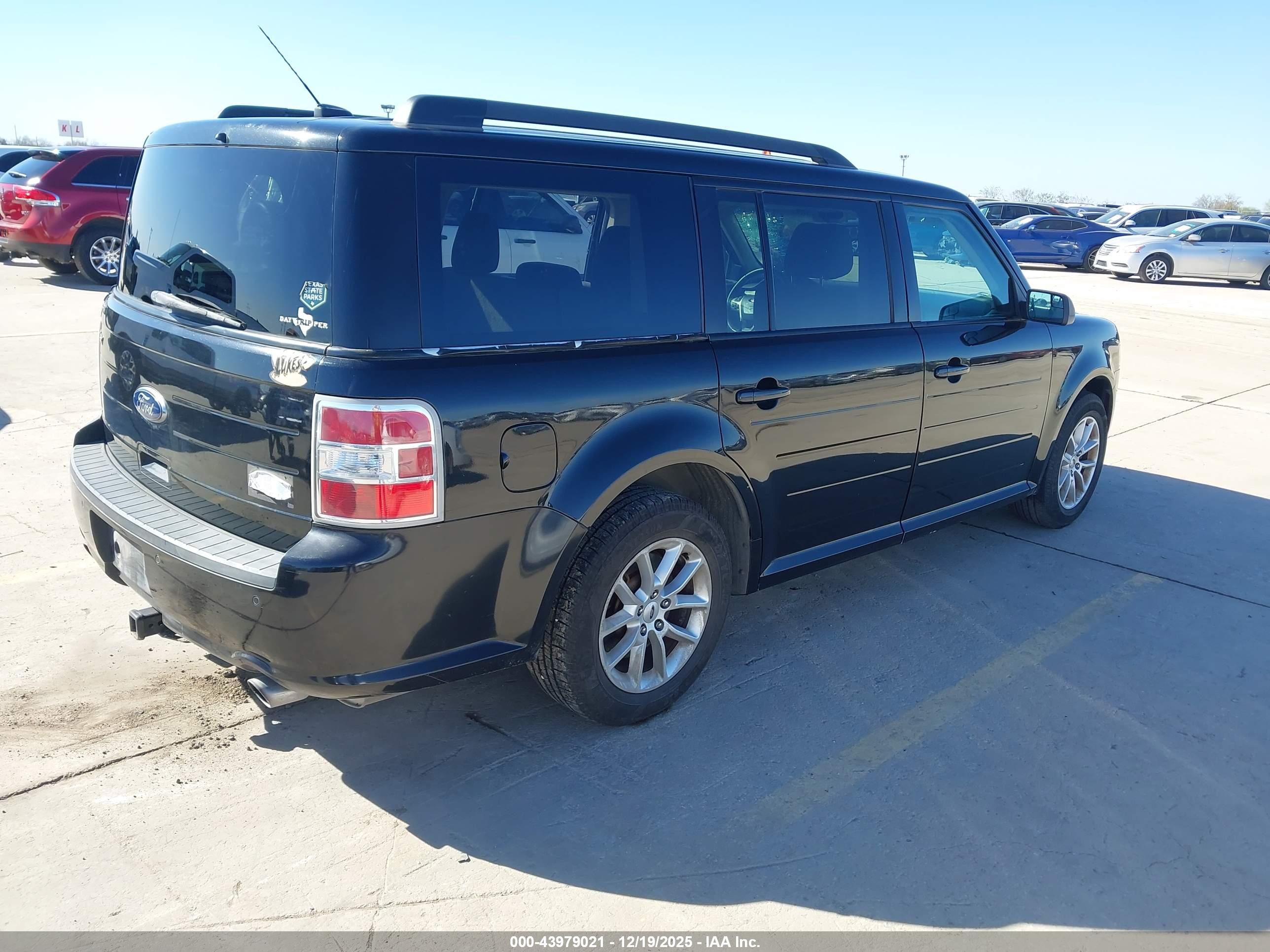 FORD FLEX image 4