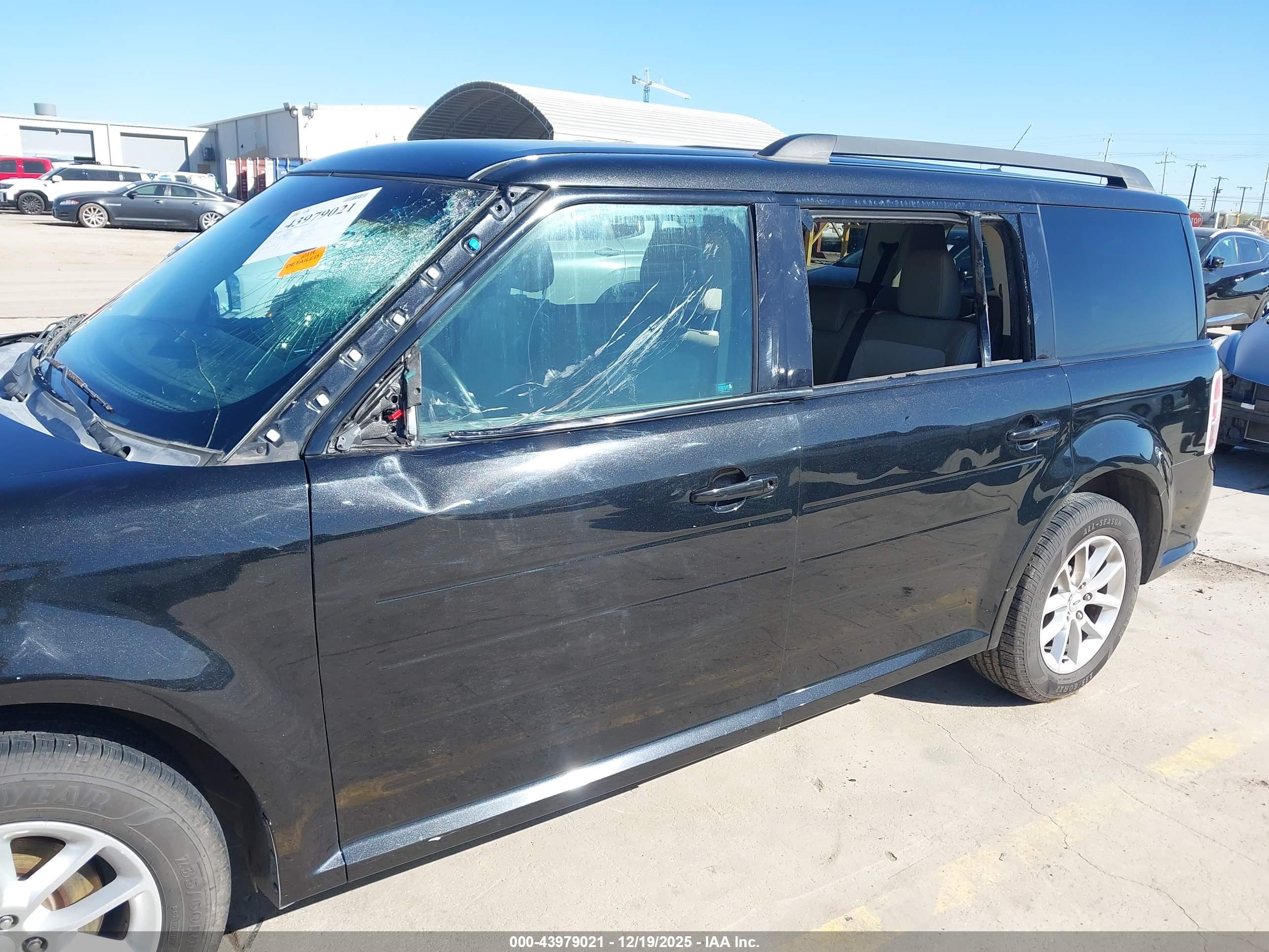 FORD FLEX image 6