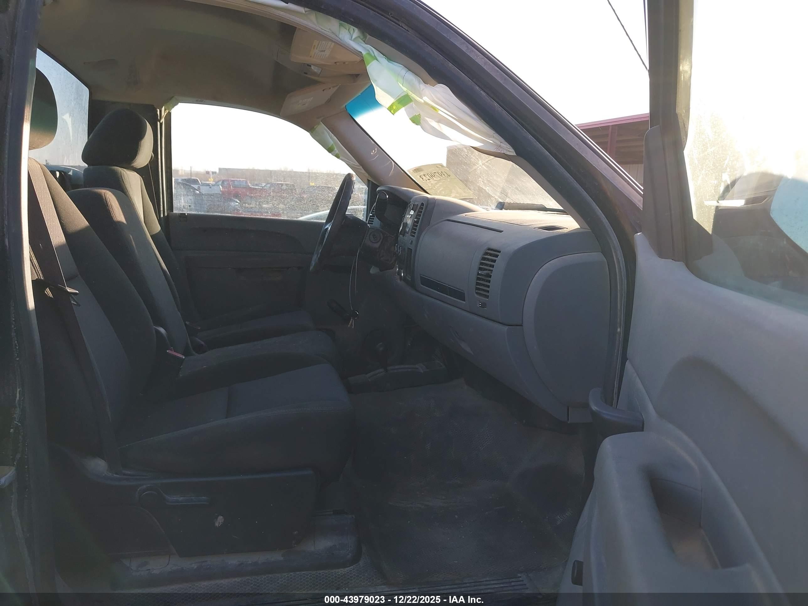 CHEVROLET SILVERADO image 5
