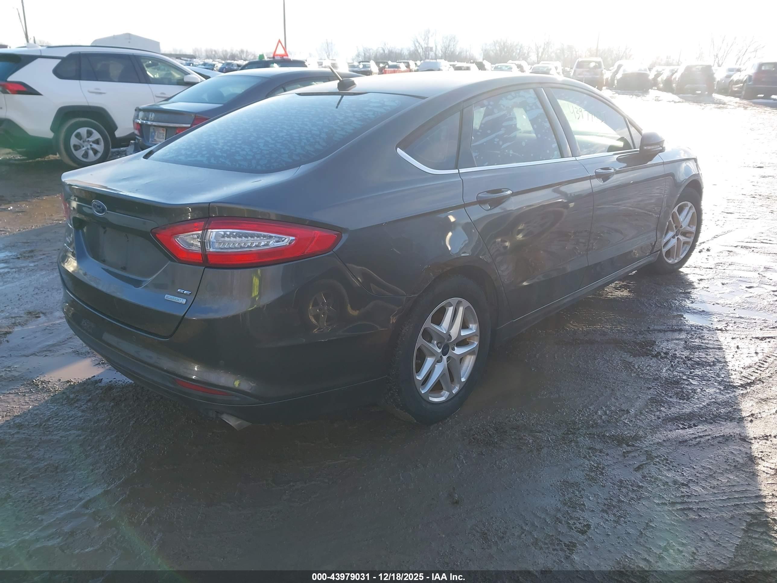 FORD FUSION image 4
