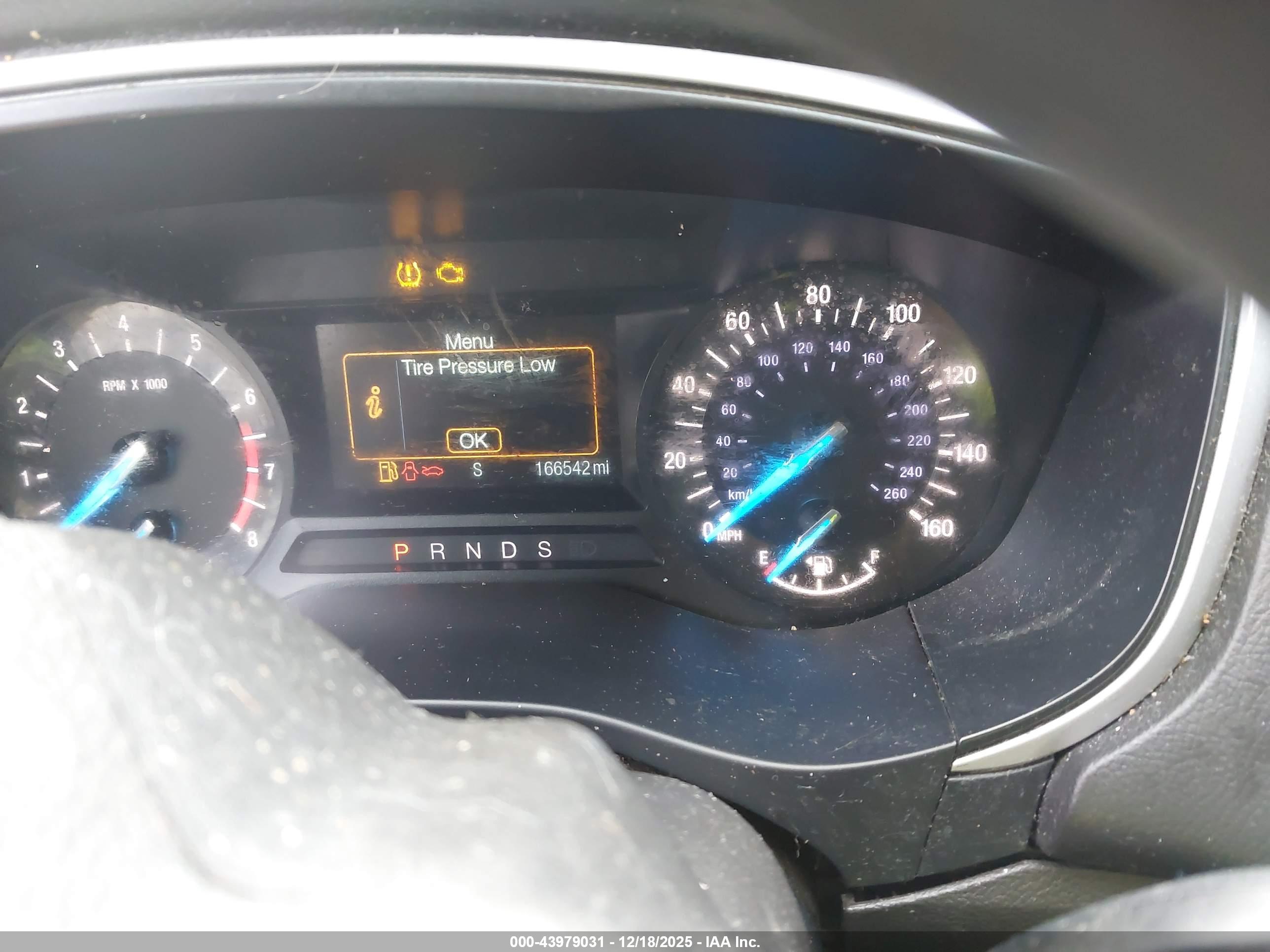 FORD FUSION image 7
