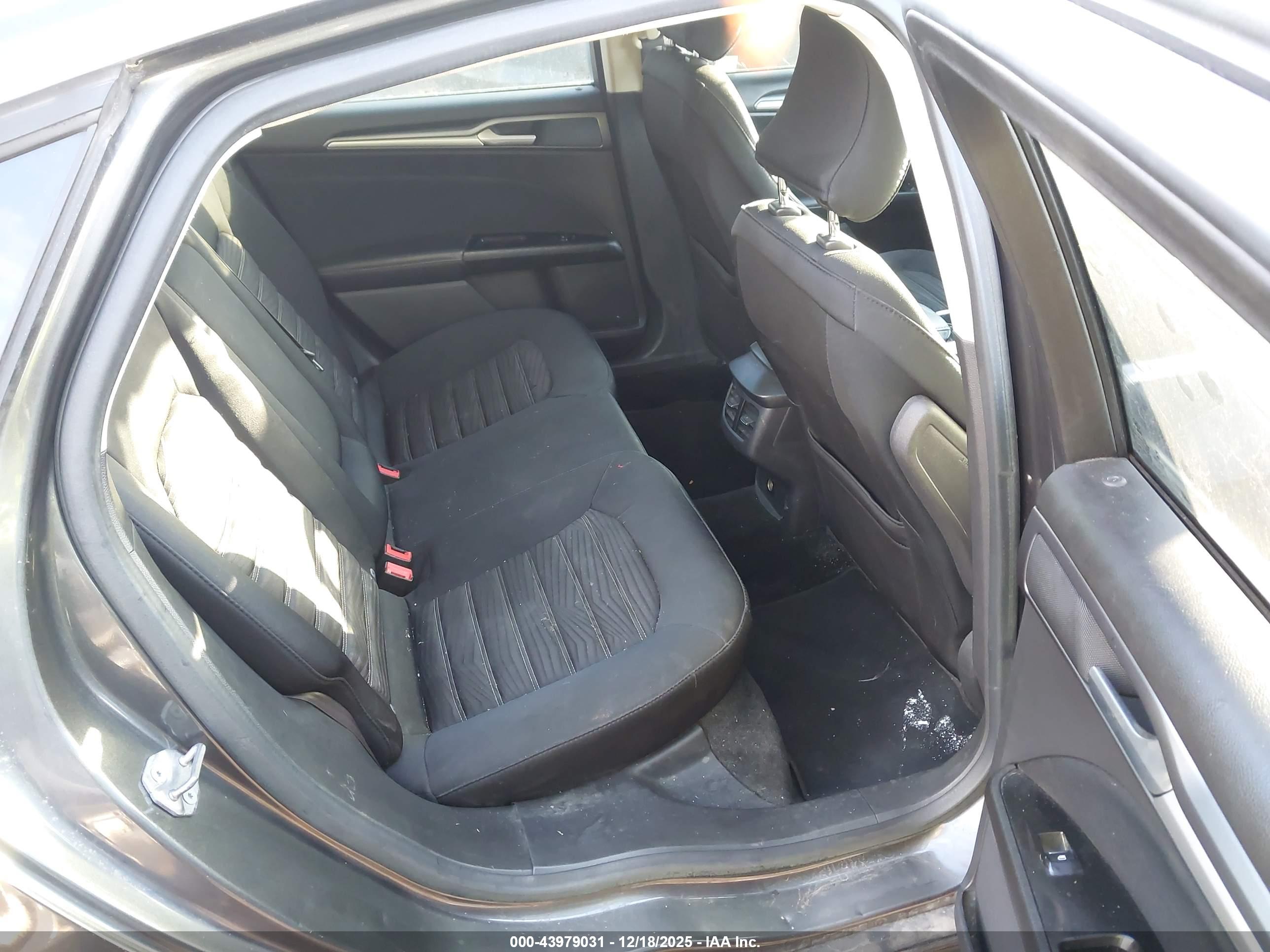 FORD FUSION image 8