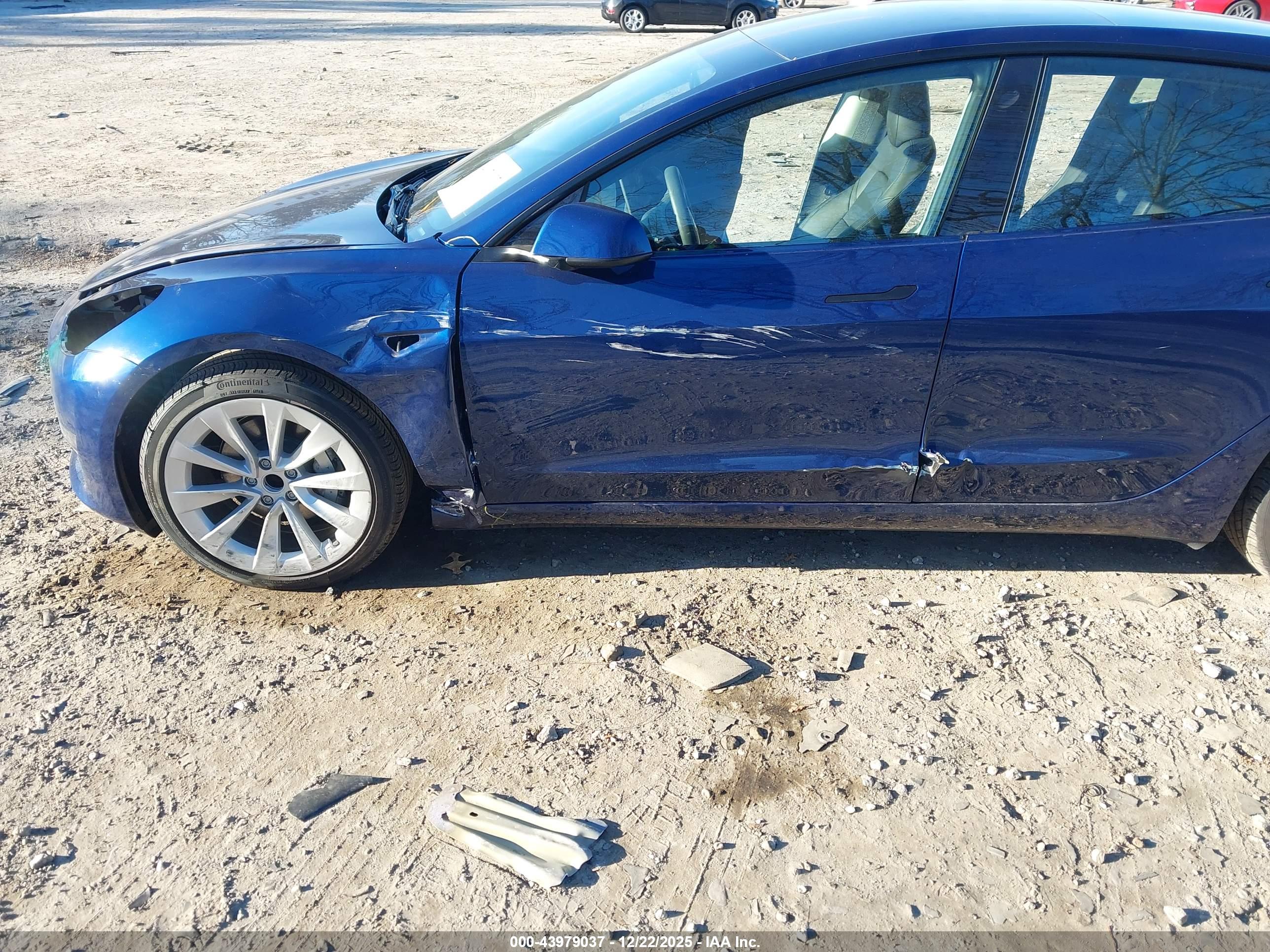 TESLA MODEL image 6
