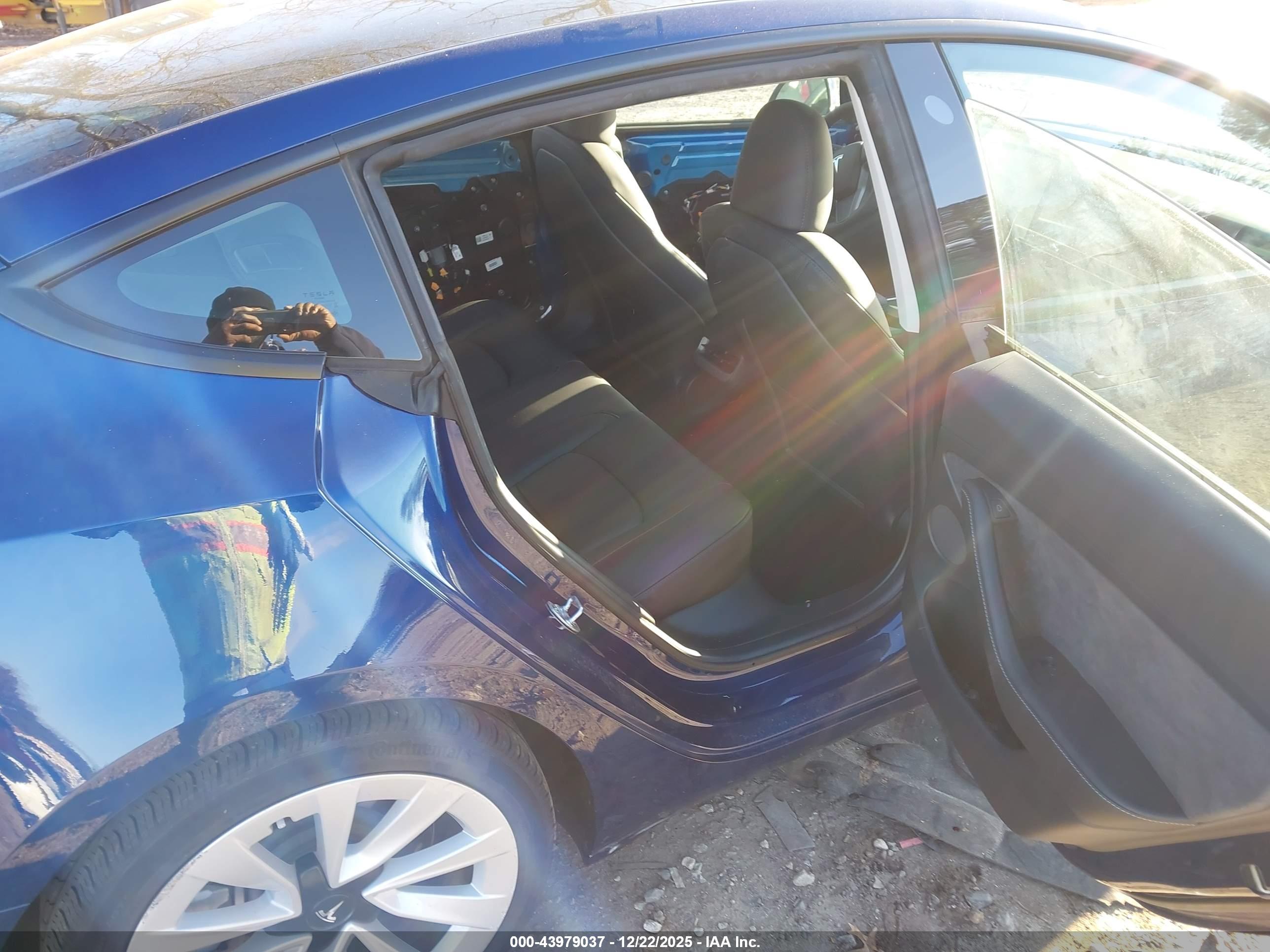 TESLA MODEL image 8