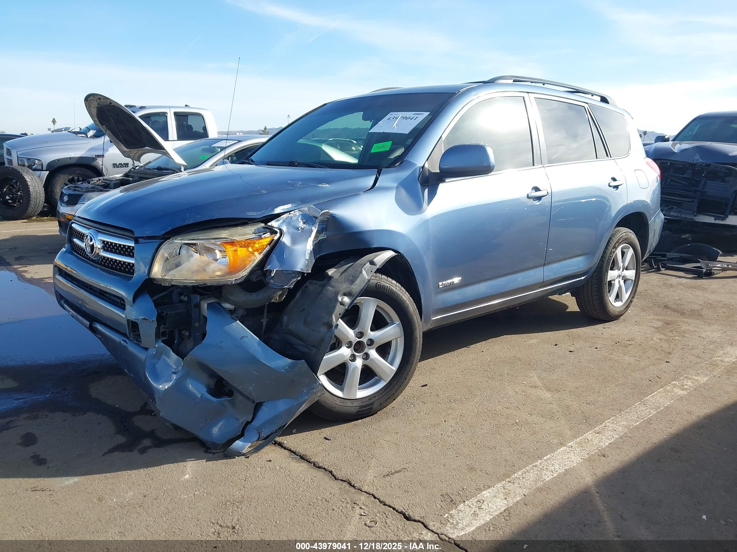 TOYOTA RAV4 image 2