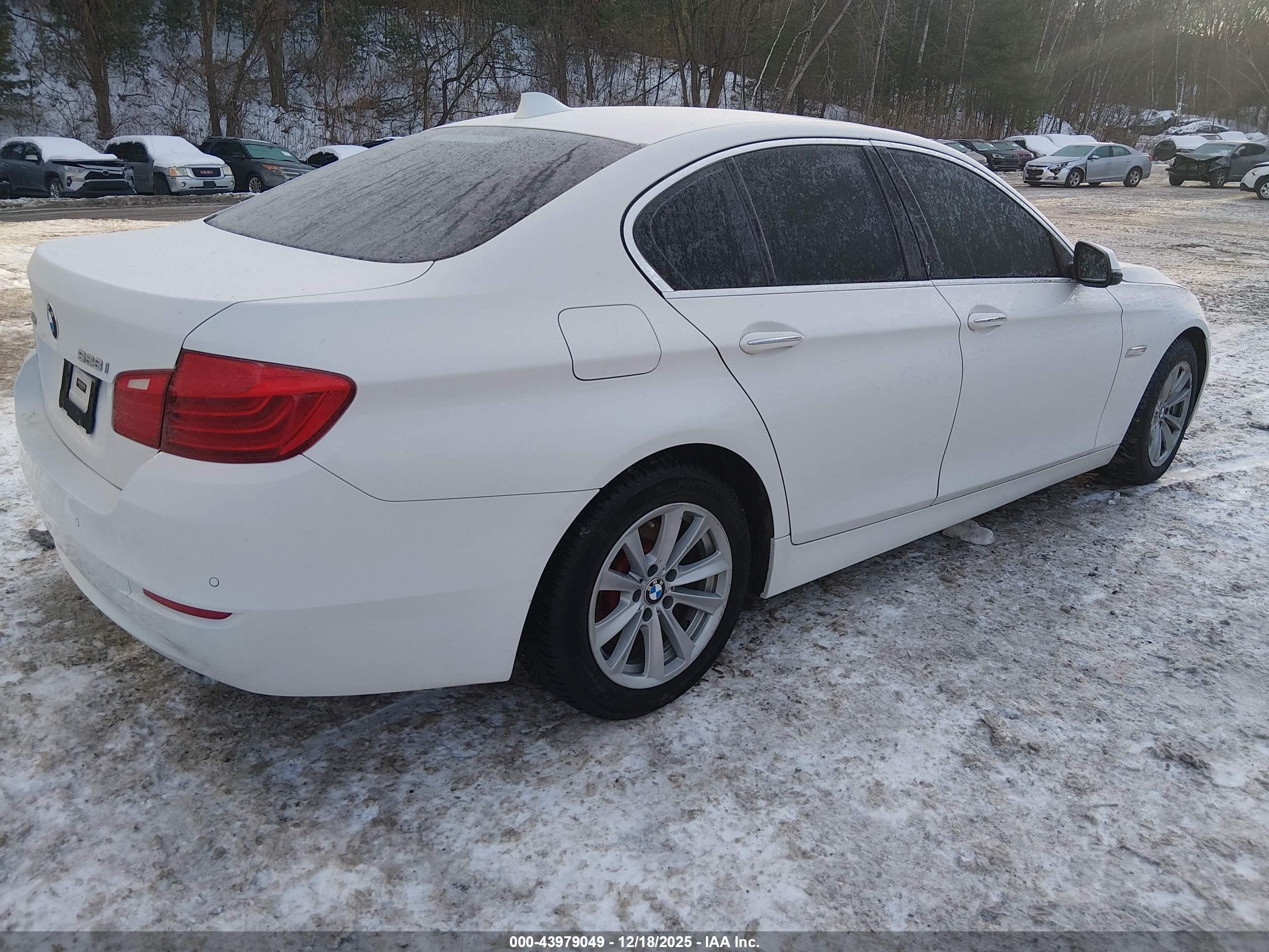 BMW 528I image 4