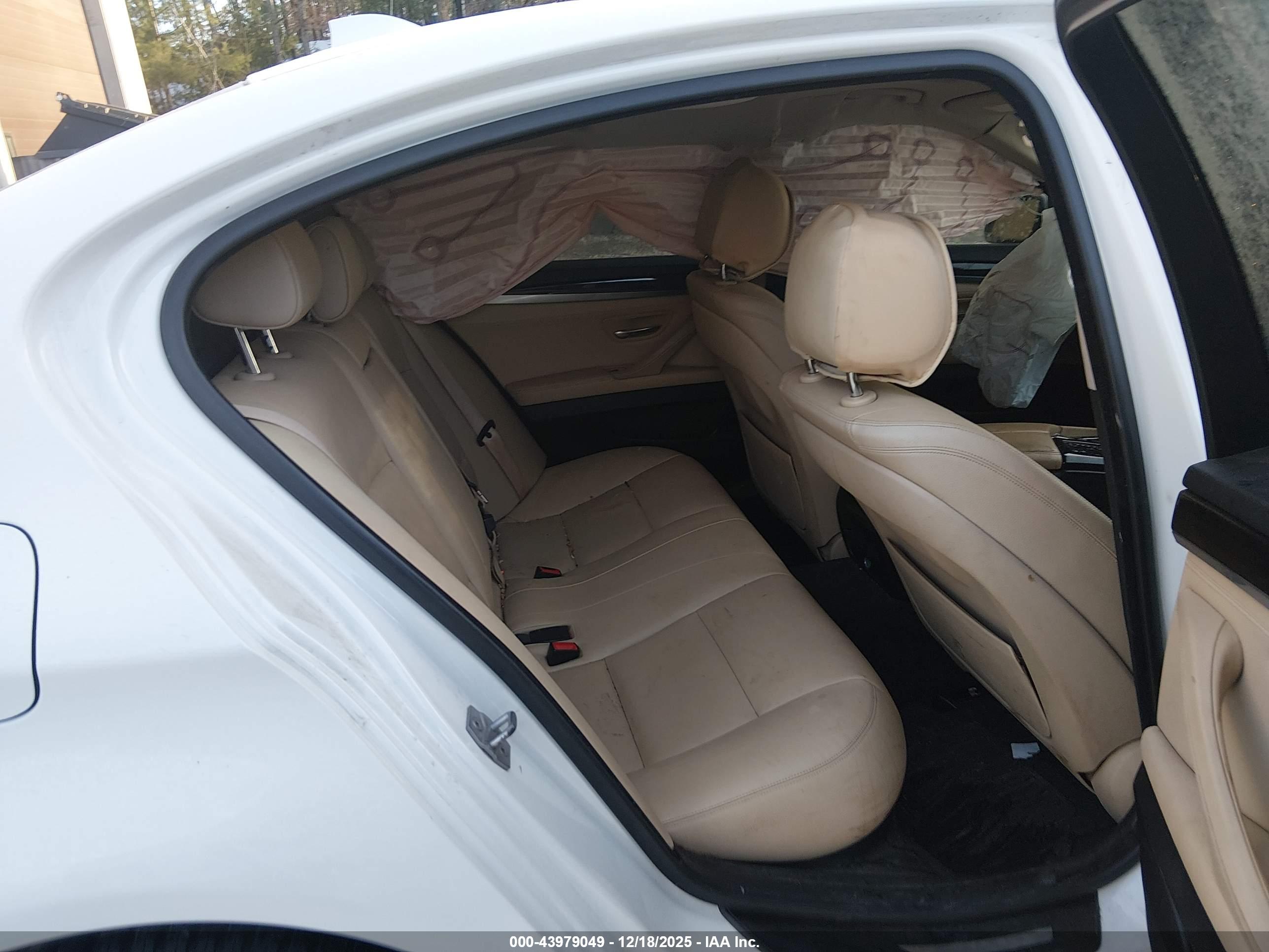 BMW 528I image 8