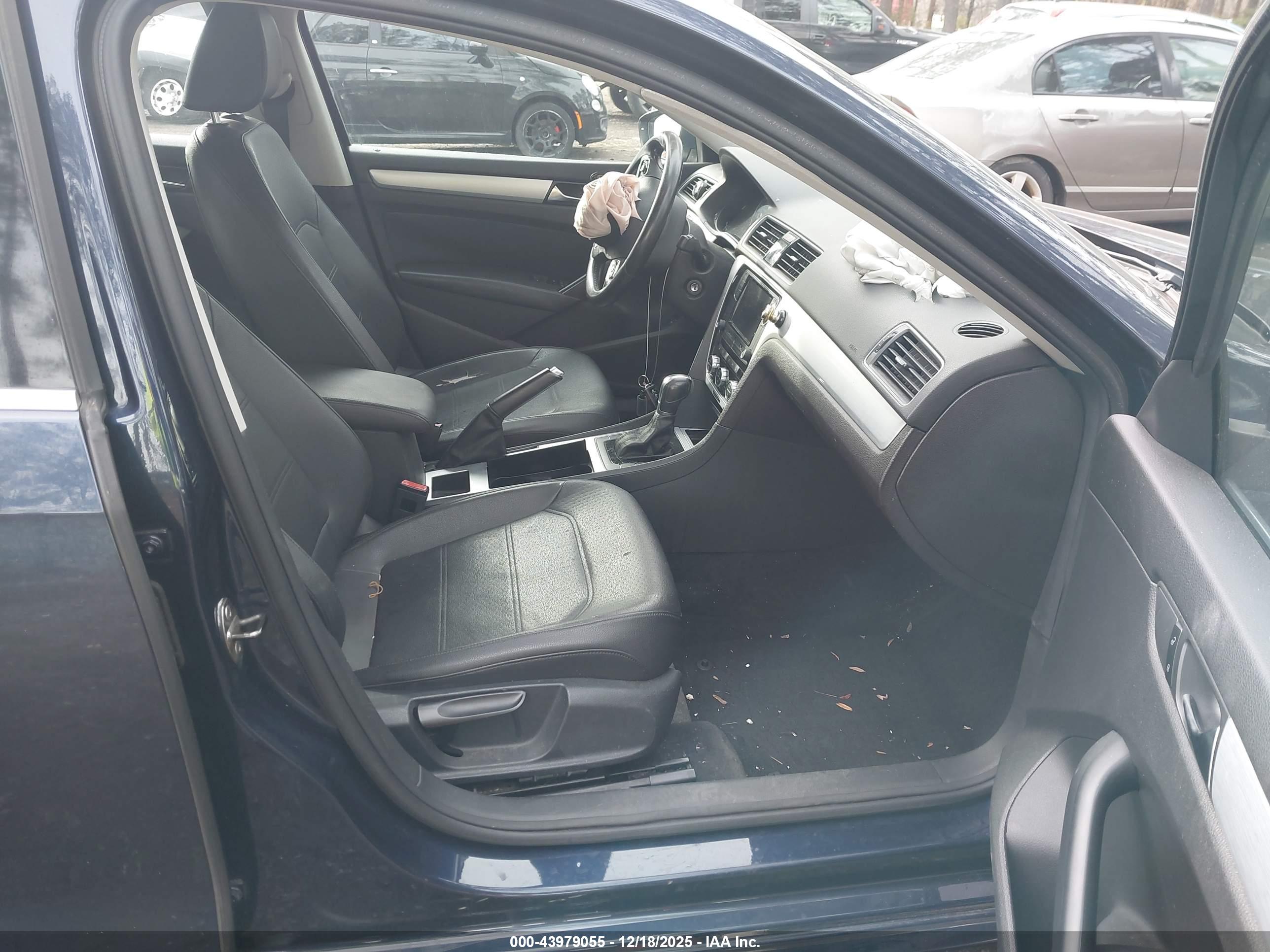 VOLKSWAGEN PASSAT image 5