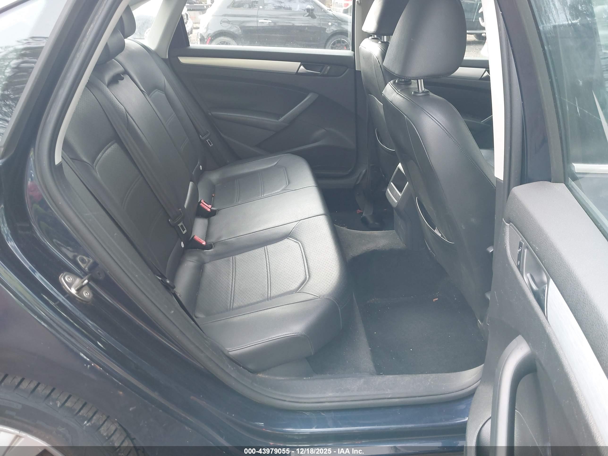 VOLKSWAGEN PASSAT image 8