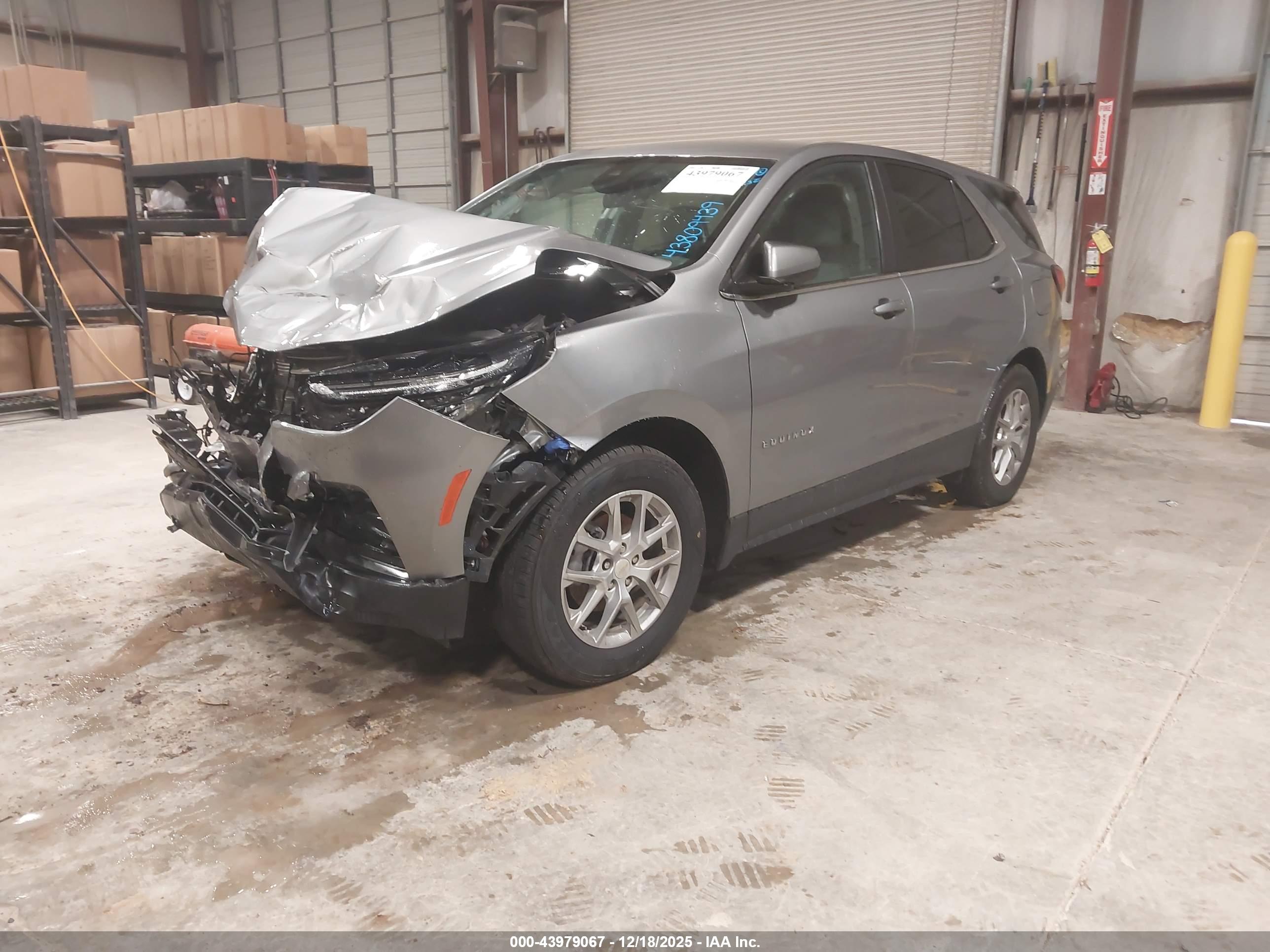 CHEVROLET EQUINOX image 2