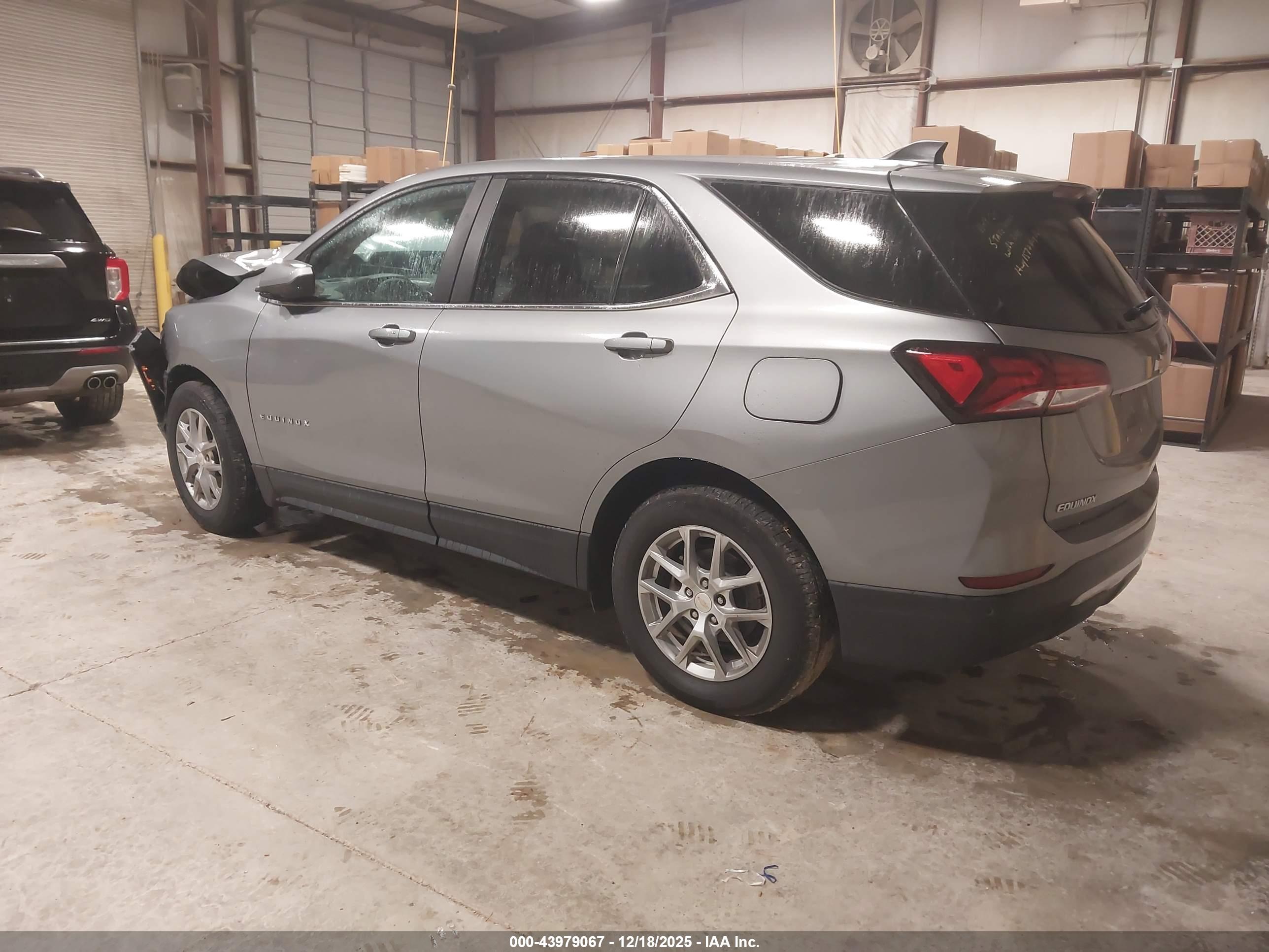 CHEVROLET EQUINOX image 3