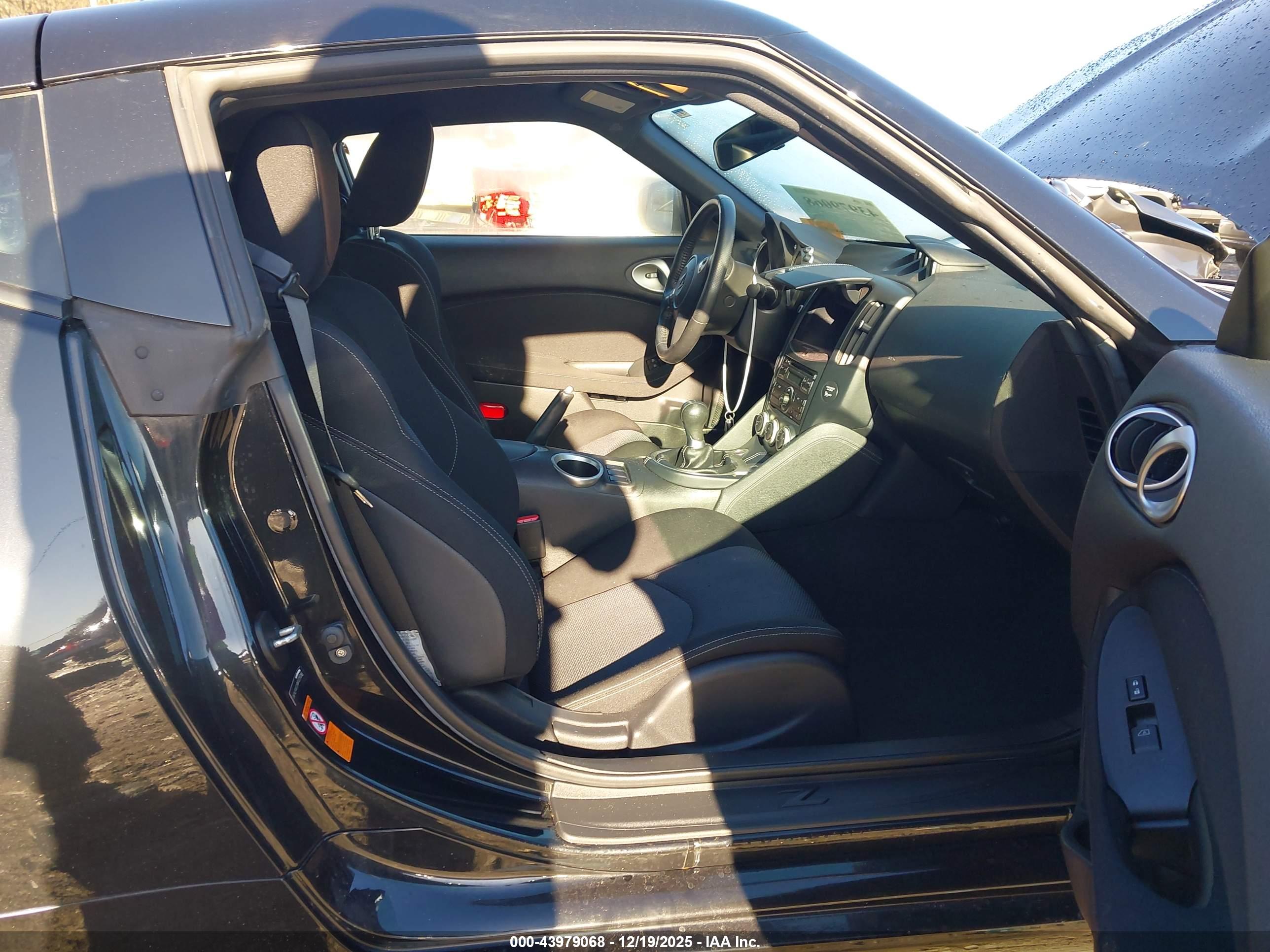 NISSAN 370Z image 5