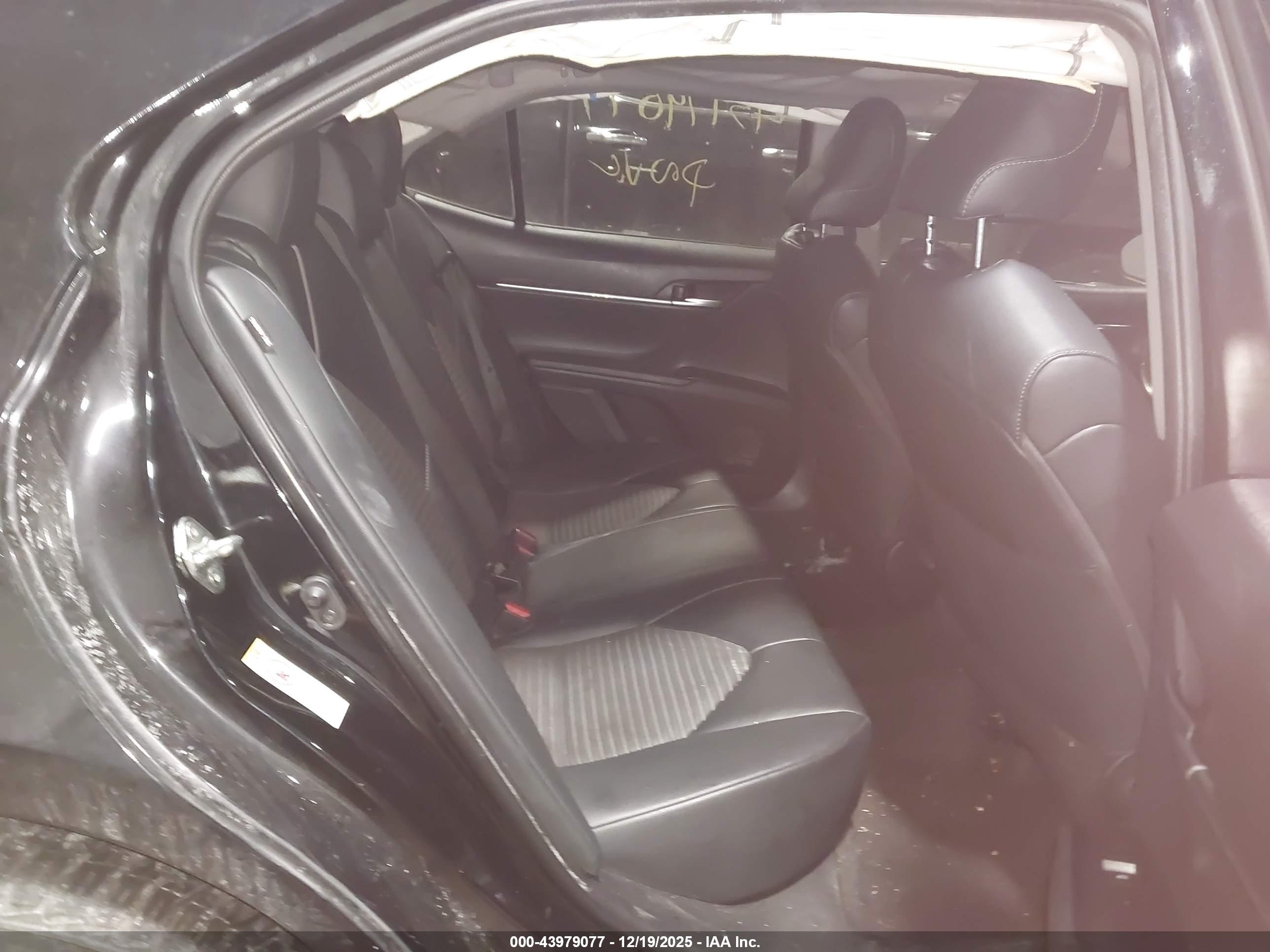 TOYOTA CAMRY image 8