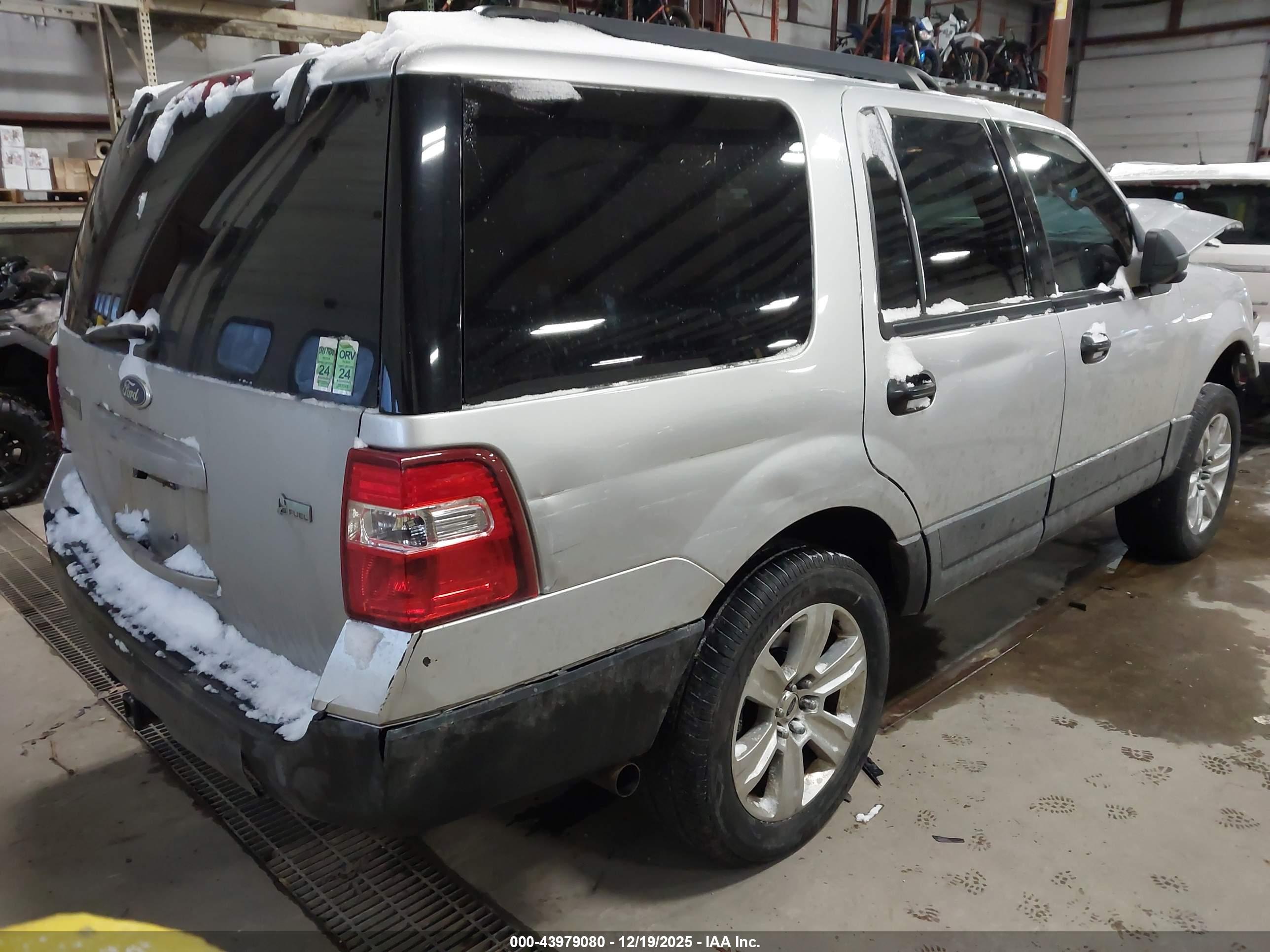 FORD EXPEDITION image 4