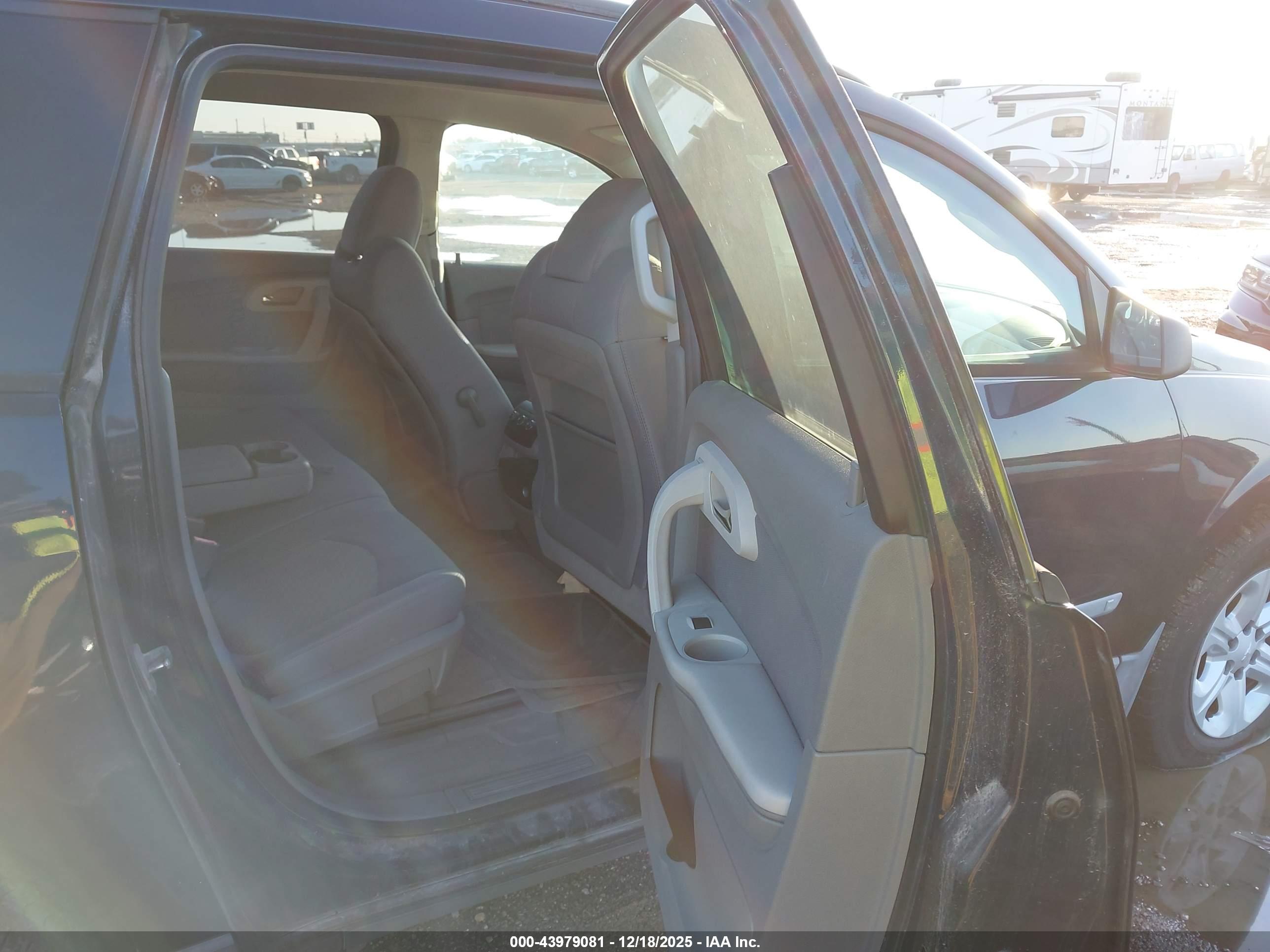 CHEVROLET TRAVERSE image 8