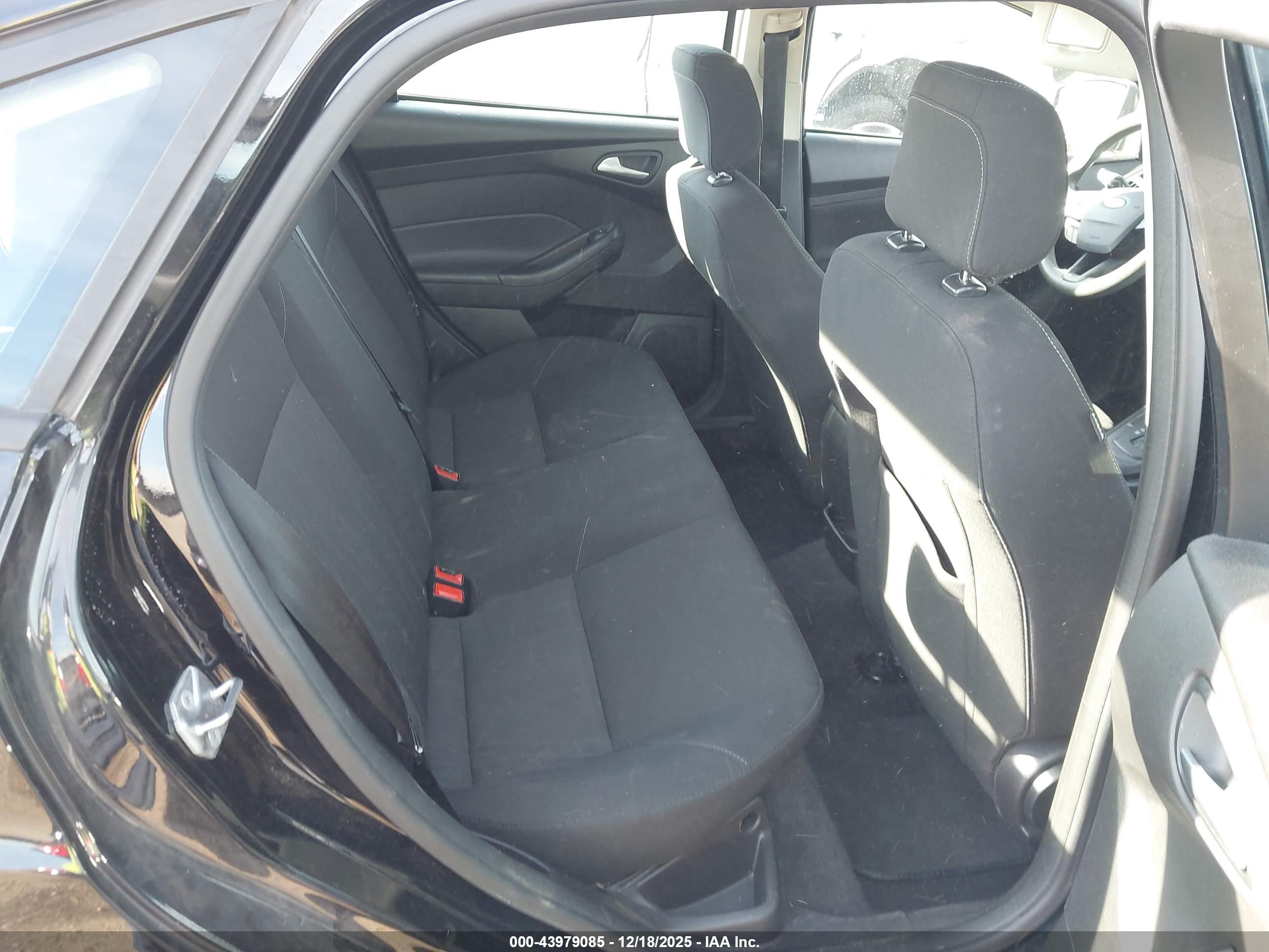 FORD FOCUS image 8