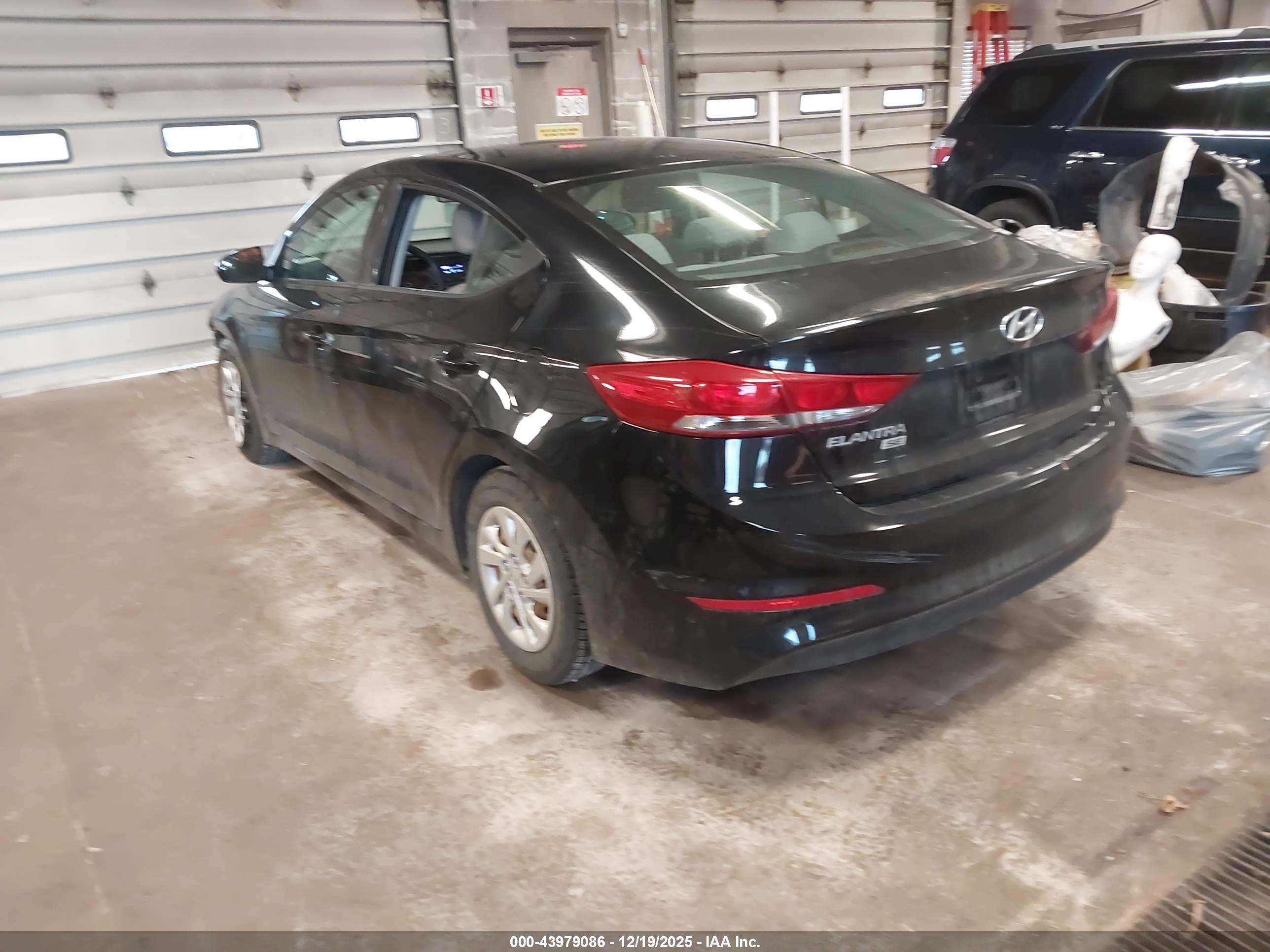 HYUNDAI ELANTRA image 3
